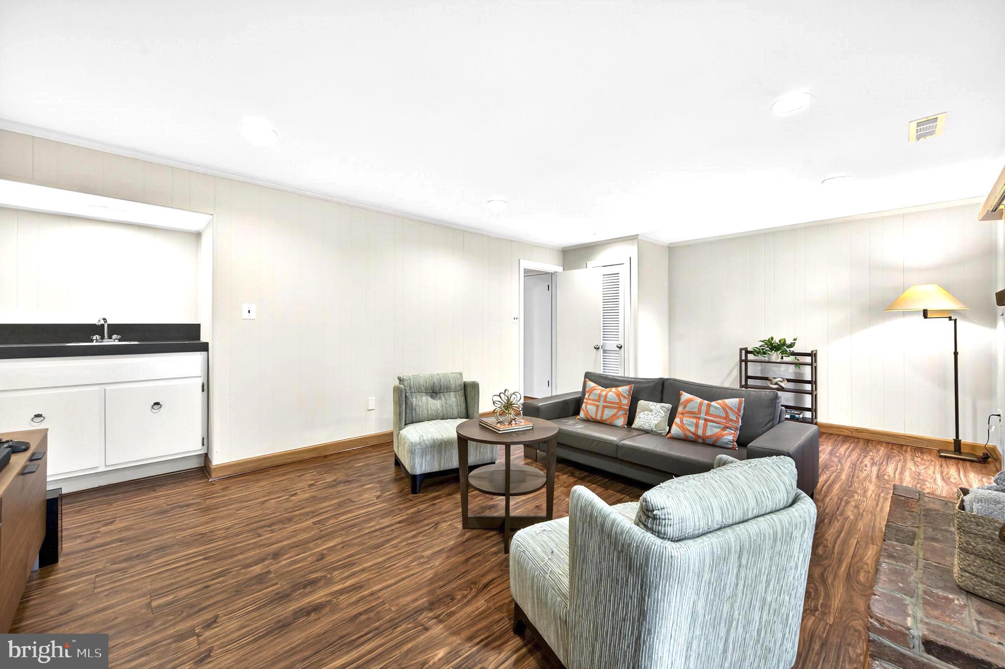 WESTMORELAND SQUARE - Residential