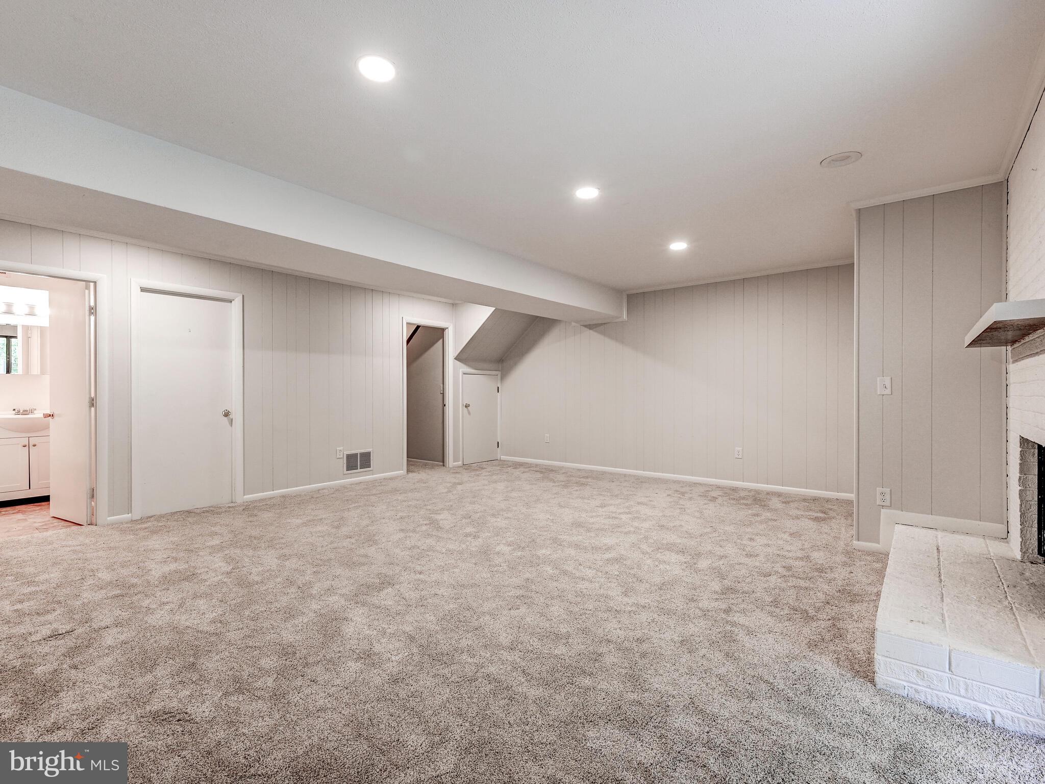 VALLEYWOOD AT FIVE FARMS - Residential Lease