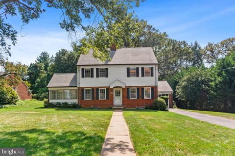 Photo of 9712 ELROD RD, KENSINGTON, MD 20895 (MLS # MDMC2105342)