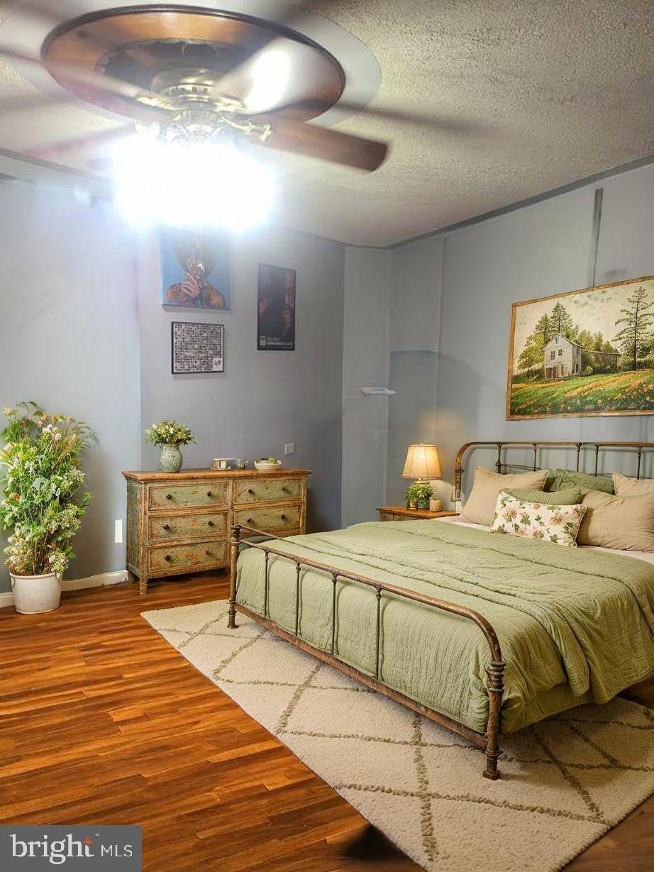 PORT RICHMOND - Commercial Sale