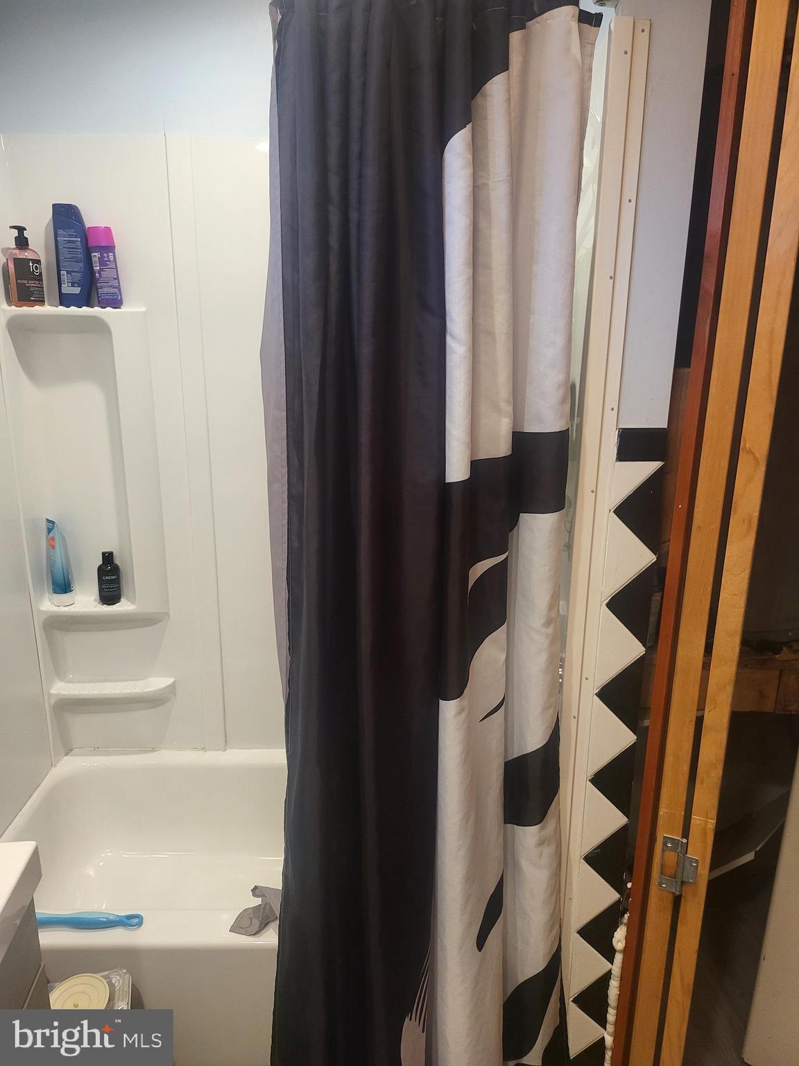 PORT RICHMOND - Commercial Sale