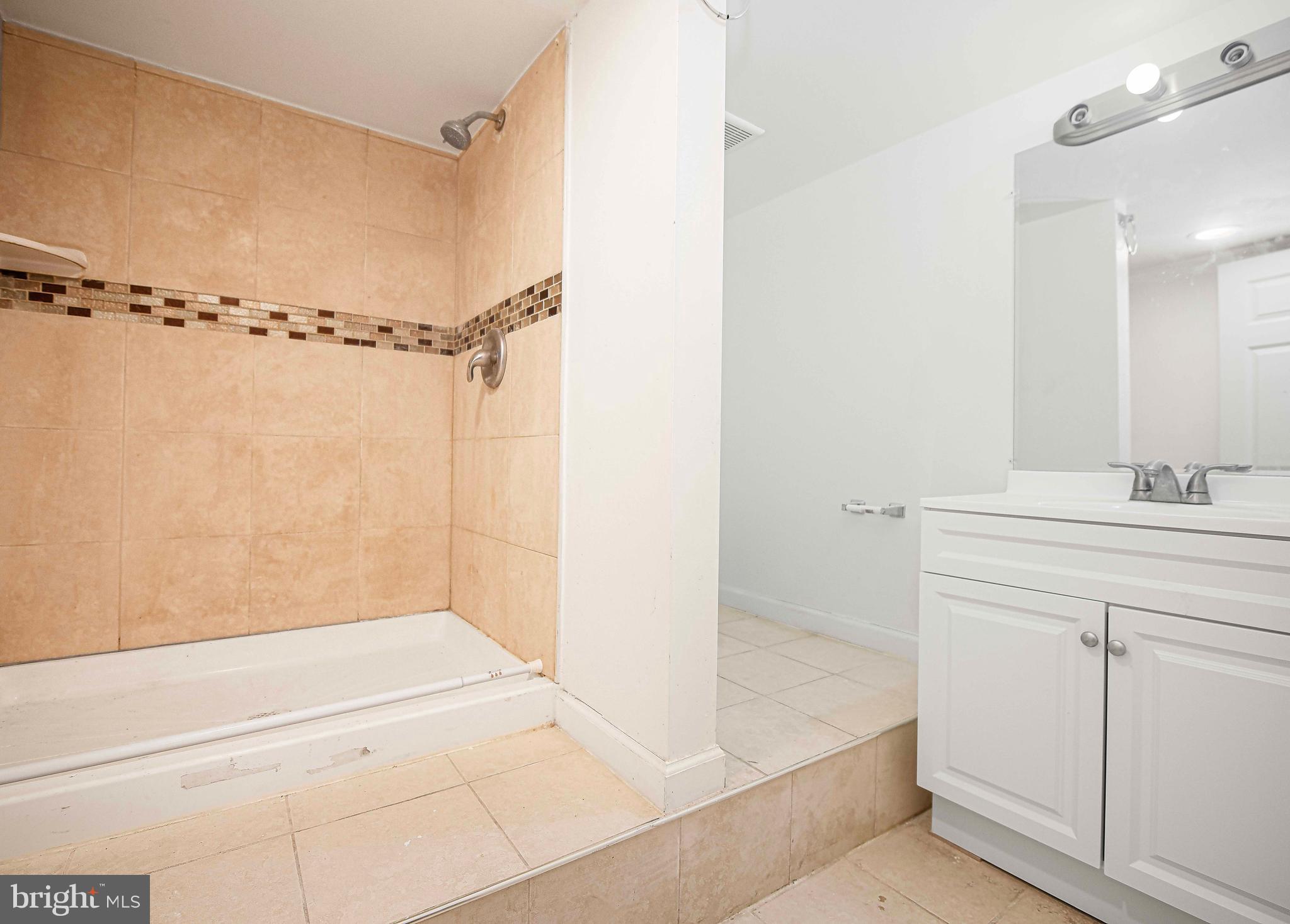 WYMAN PARK HAMPDEN - Residential