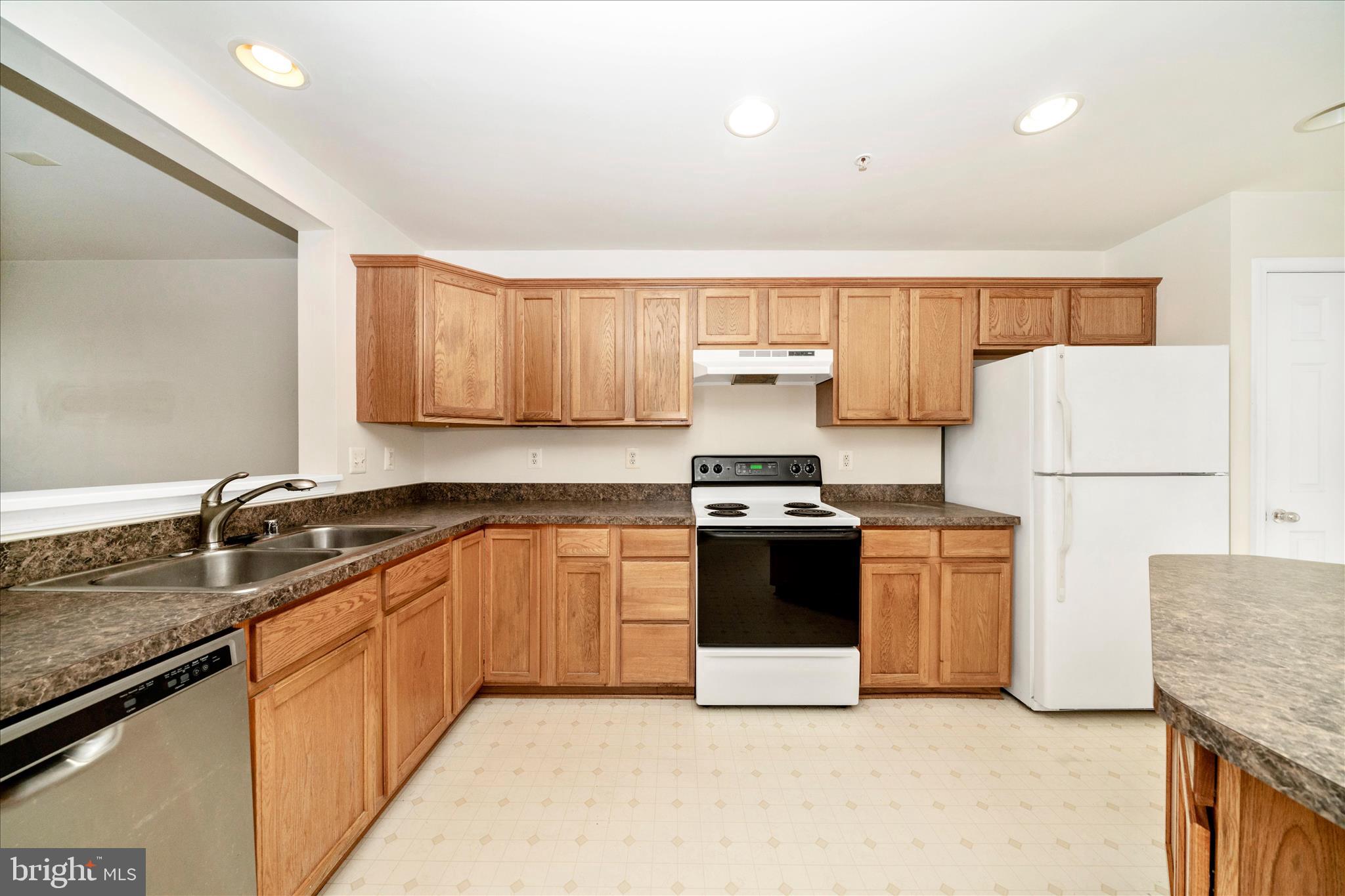 THE OAKS AT WATERS EDGE - Residential