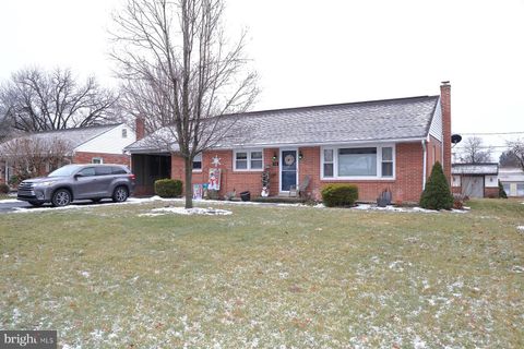 Photo of 210 Frederick Street, MOUNT JOY, PA 17552 (MLS # PALA2063418)