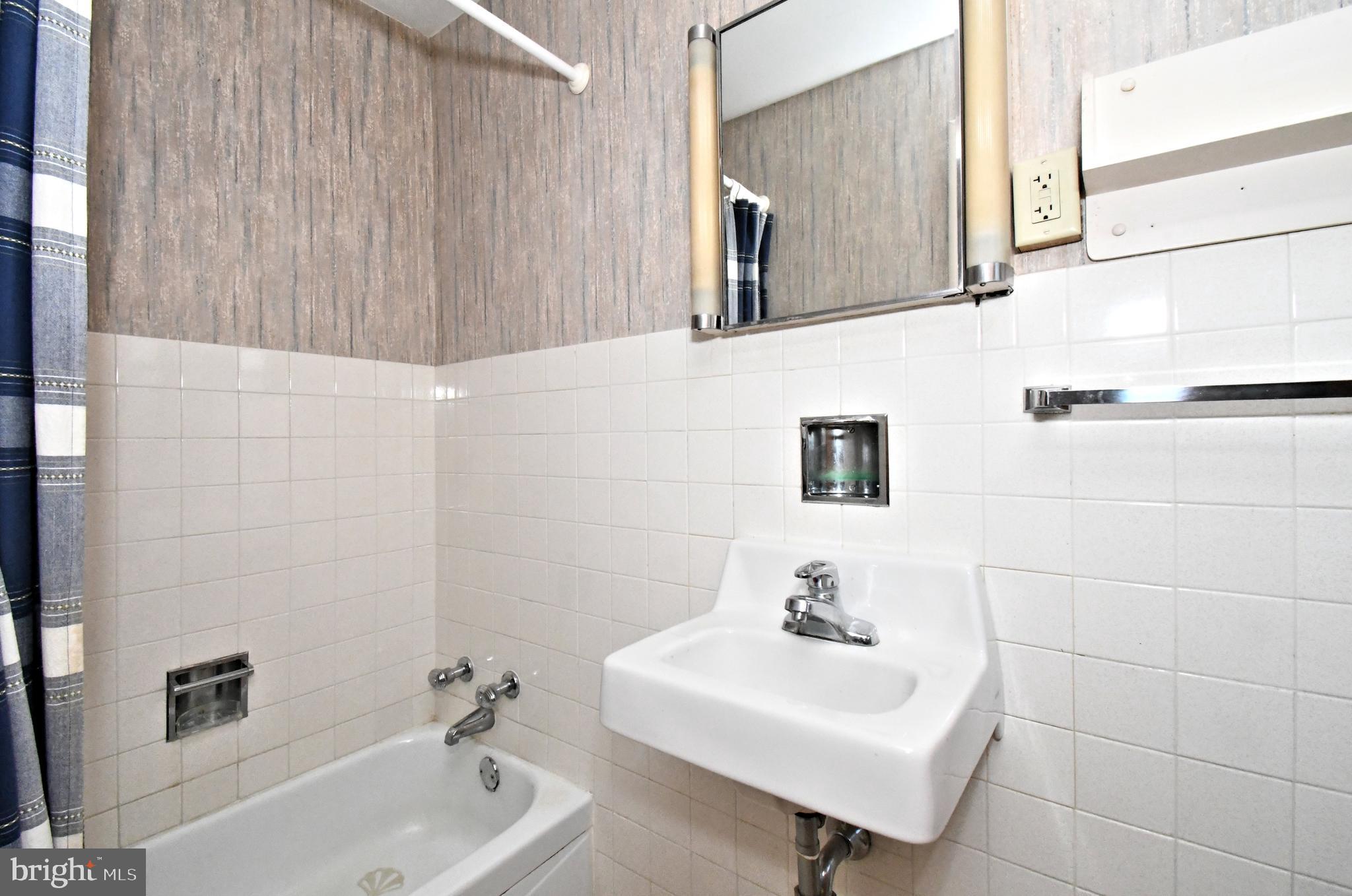 COUNTRY WALK - Residential