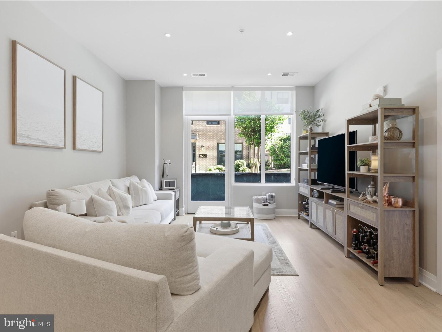 925 FAIRFAX STREET N 102