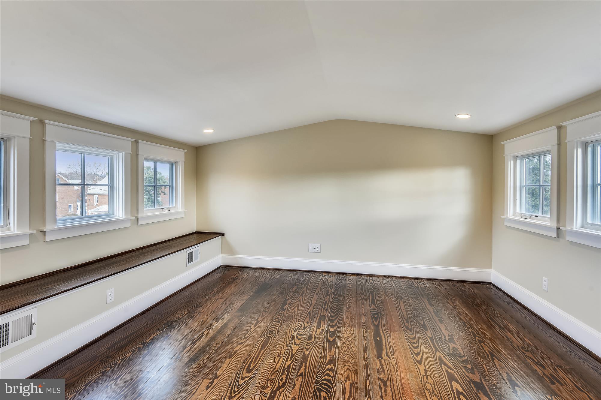 ROSEMONT - Residential