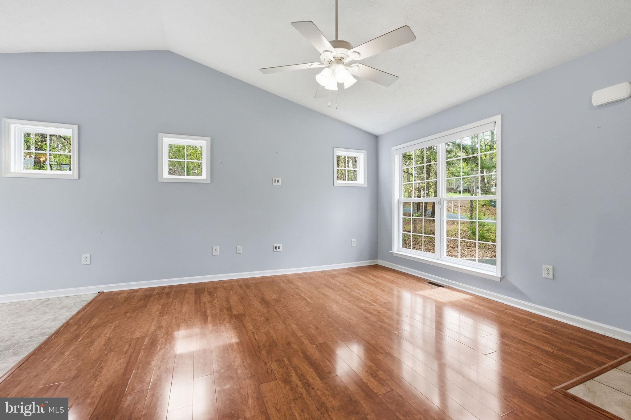 LAKE LAND OR - Residential