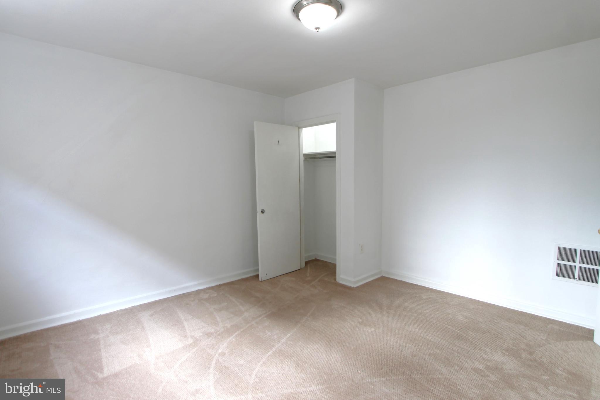 EAST OAK LANE - Residential Lease