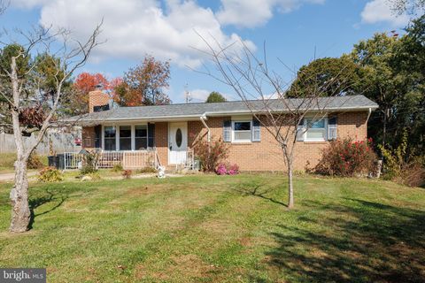 Photo of 618 Lynn Way, SYKESVILLE, MD 21784 (MLS # MDCR2030604) Photo of 618 Lynn Way, SYKESVILLE, MD 21784 (MLS # MDCR2030604)