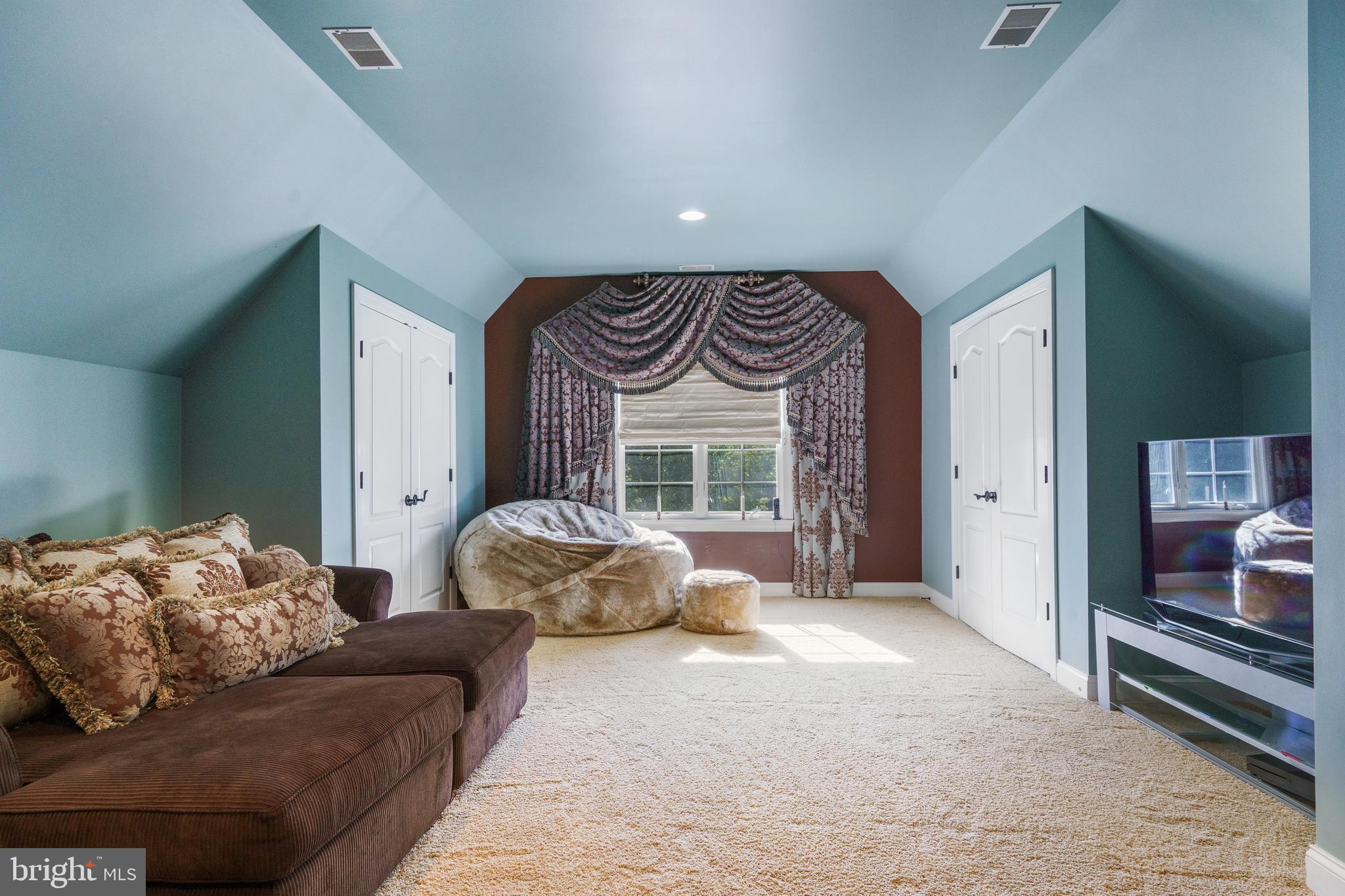 PINDELL WOODS - Residential