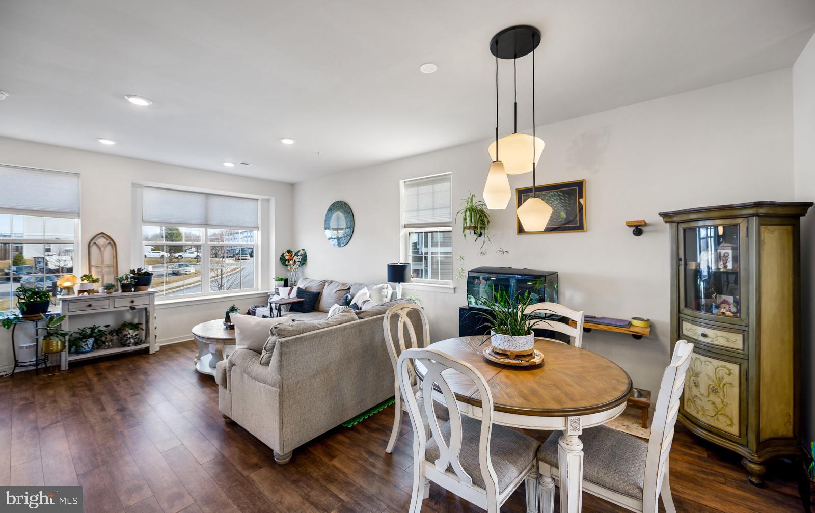 WHISPERING WOODS - Residential