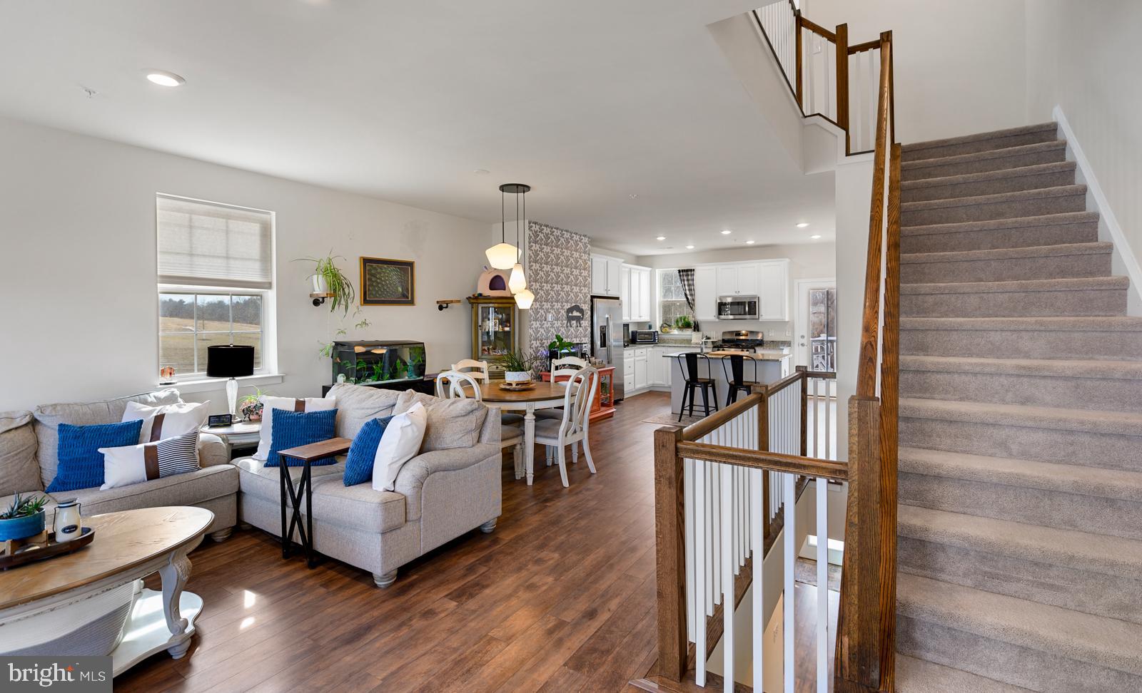 WHISPERING WOODS - Residential