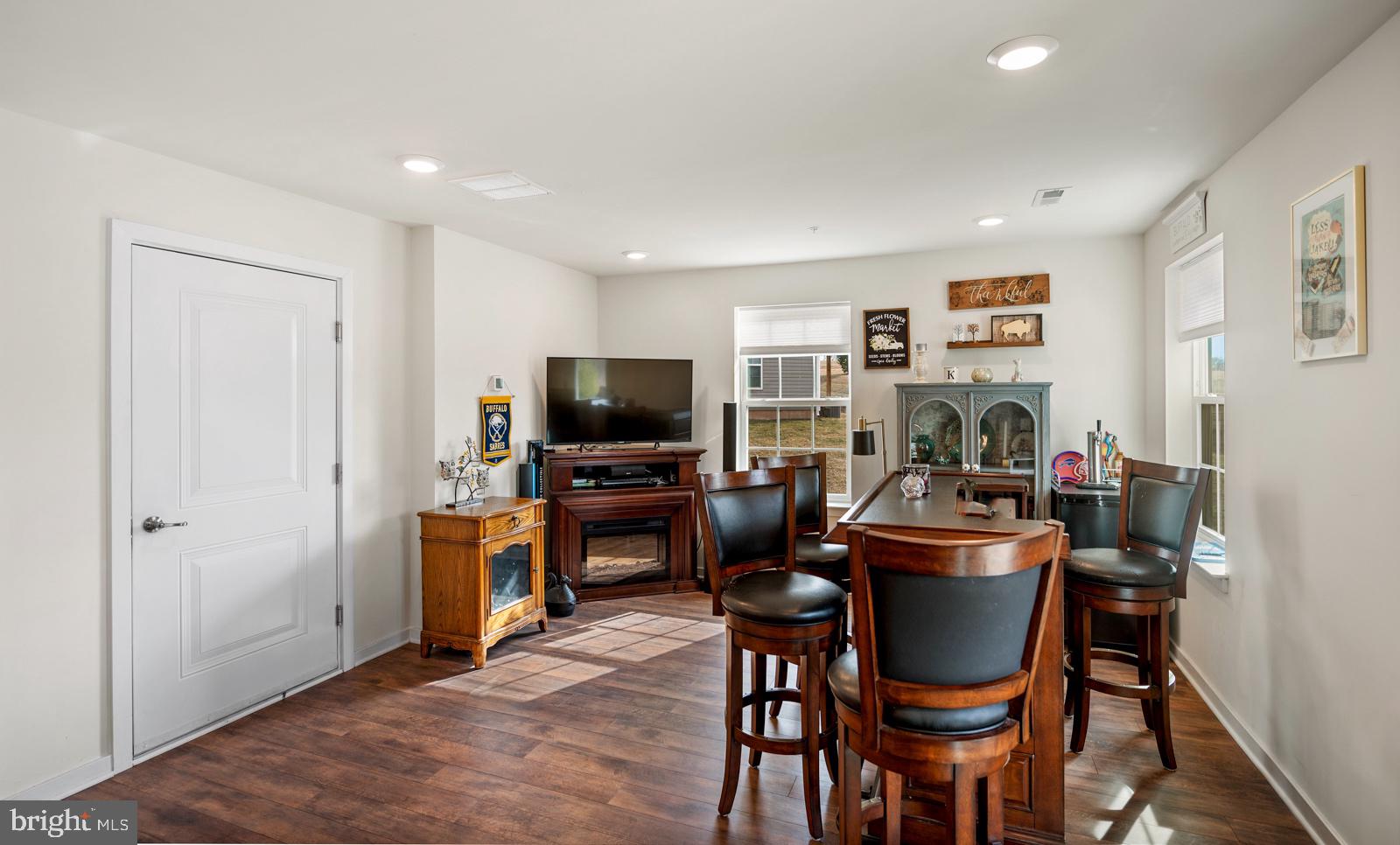 WHISPERING WOODS - Residential