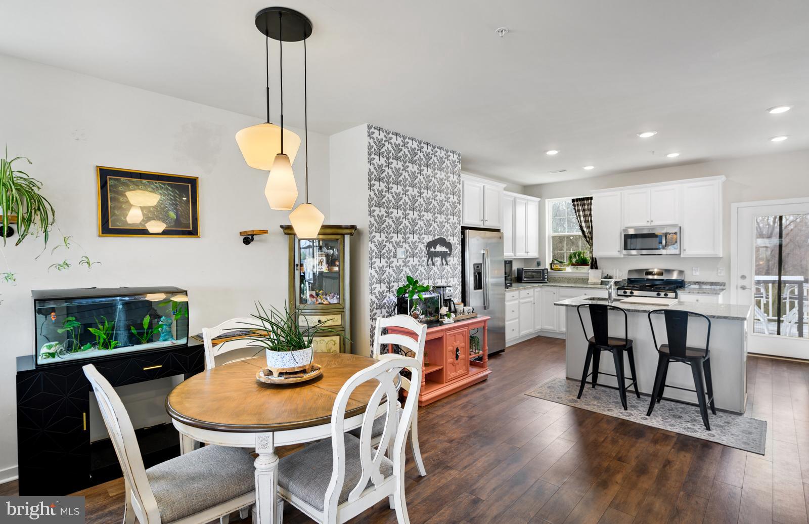 WHISPERING WOODS - Residential