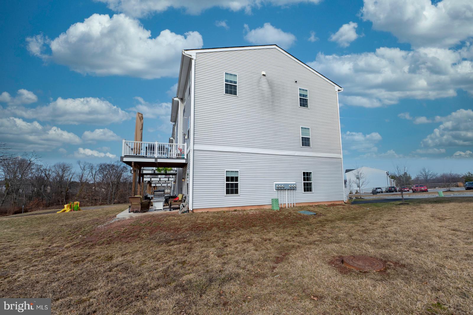 WHISPERING WOODS - Residential