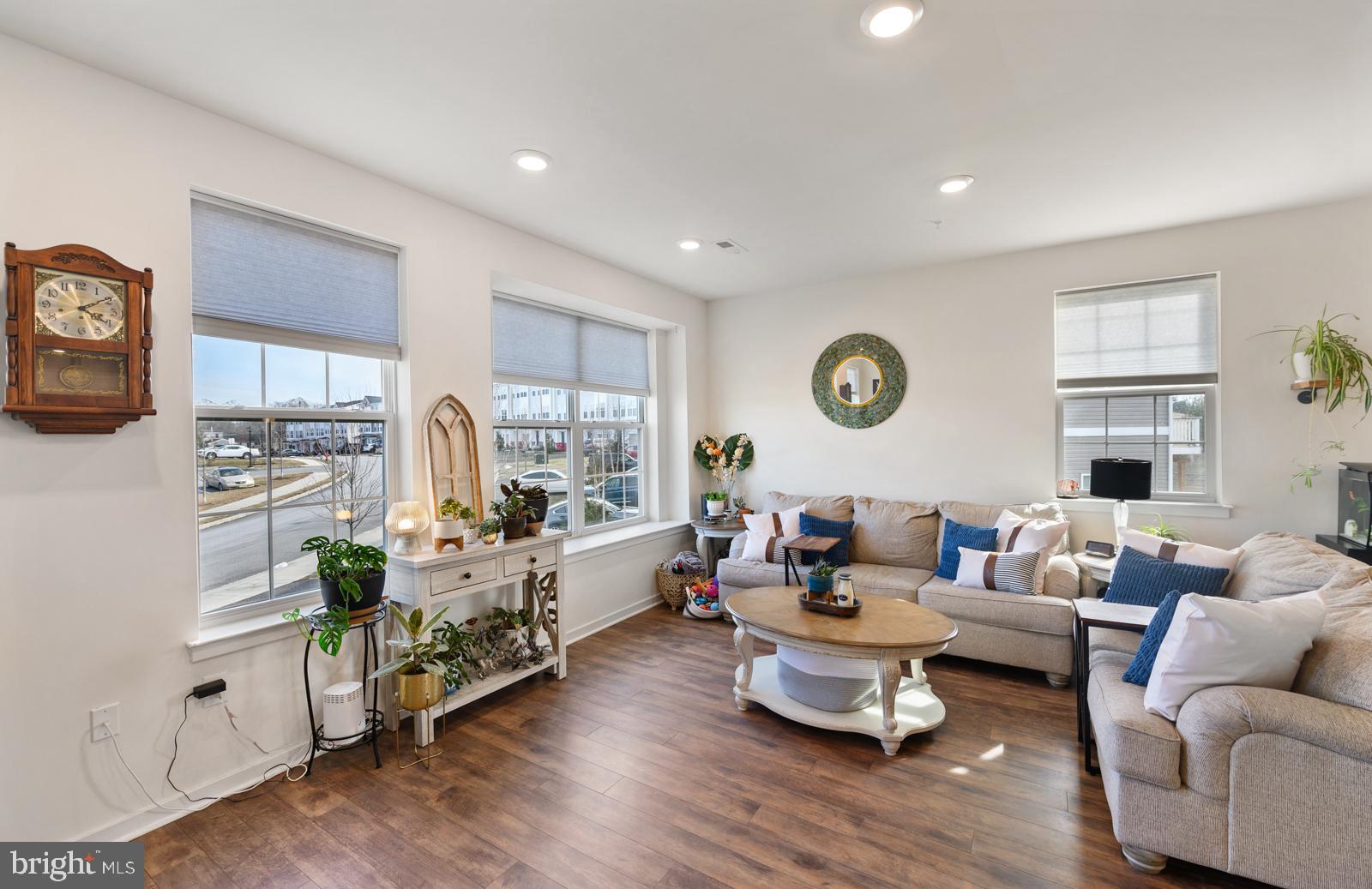 WHISPERING WOODS - Residential