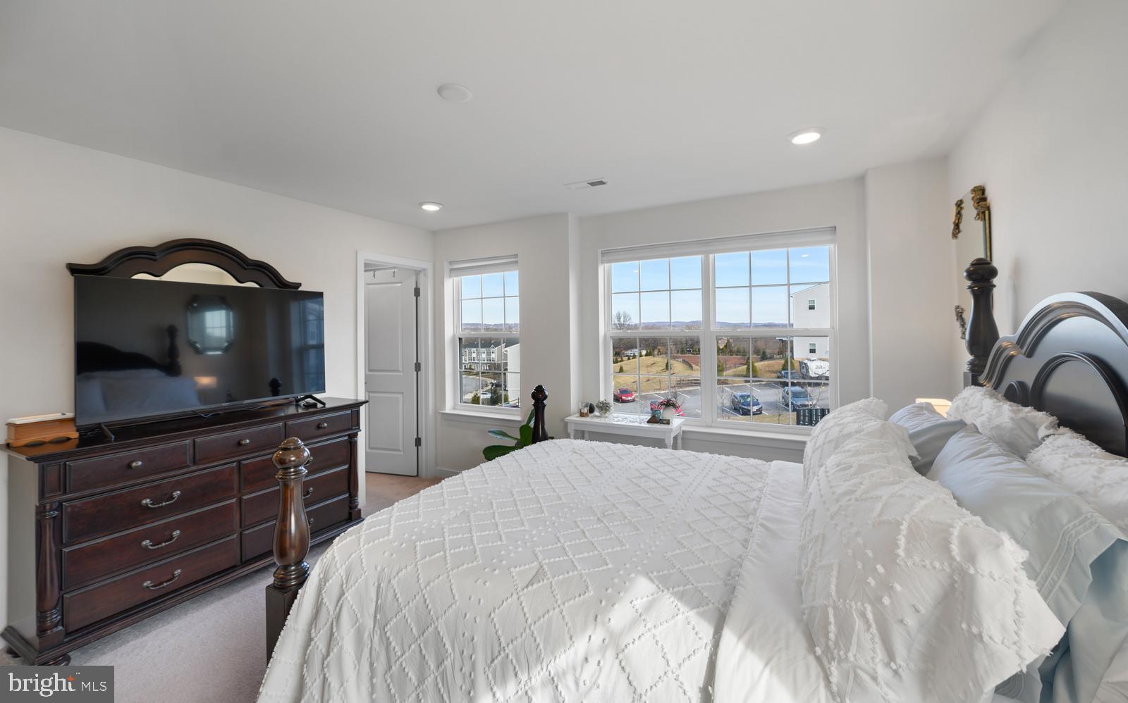 WHISPERING WOODS - Residential