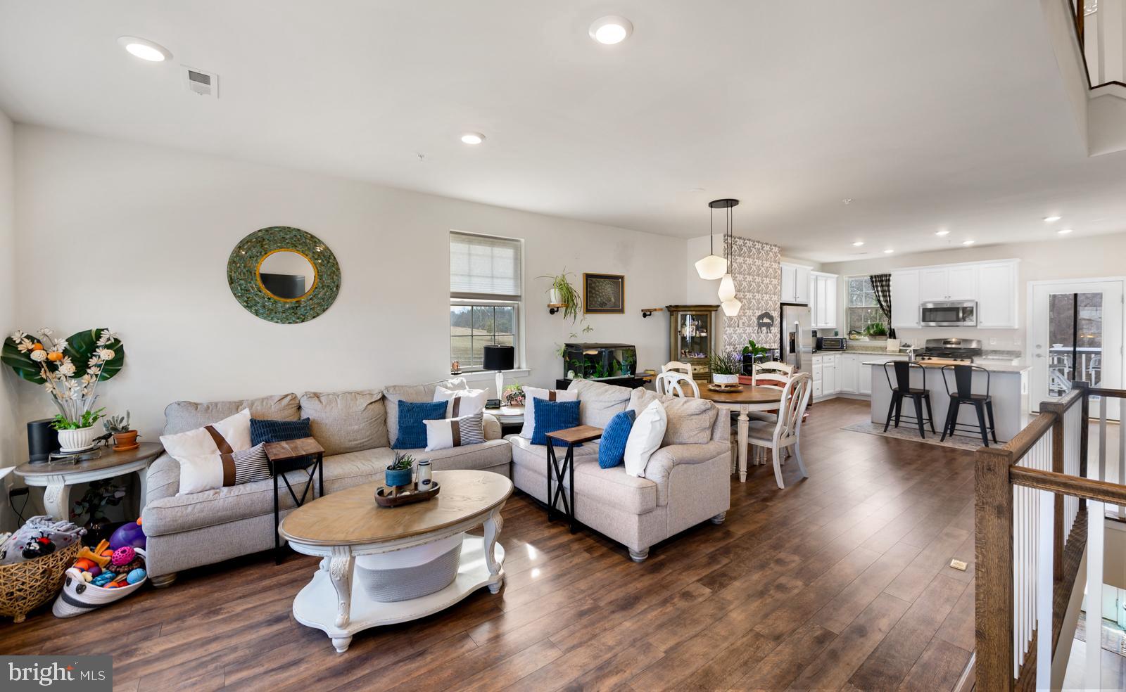 WHISPERING WOODS - Residential