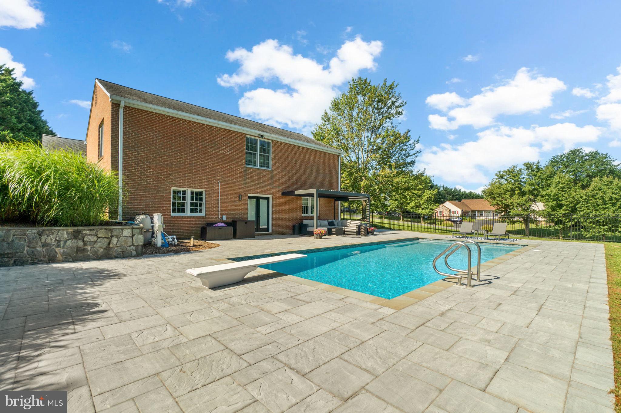 WOLF DEN SPRING - Residential