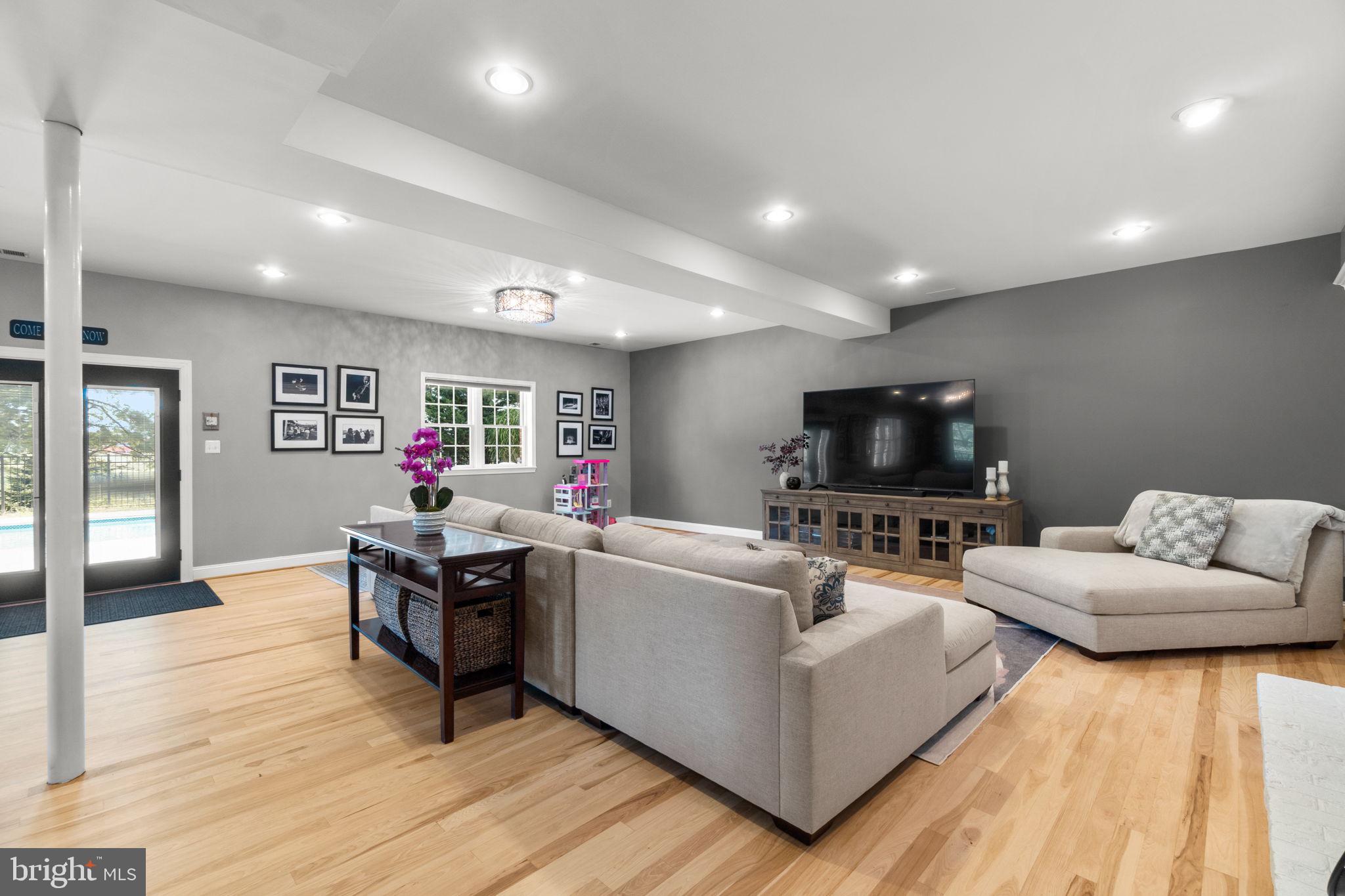 WOLF DEN SPRING - Residential