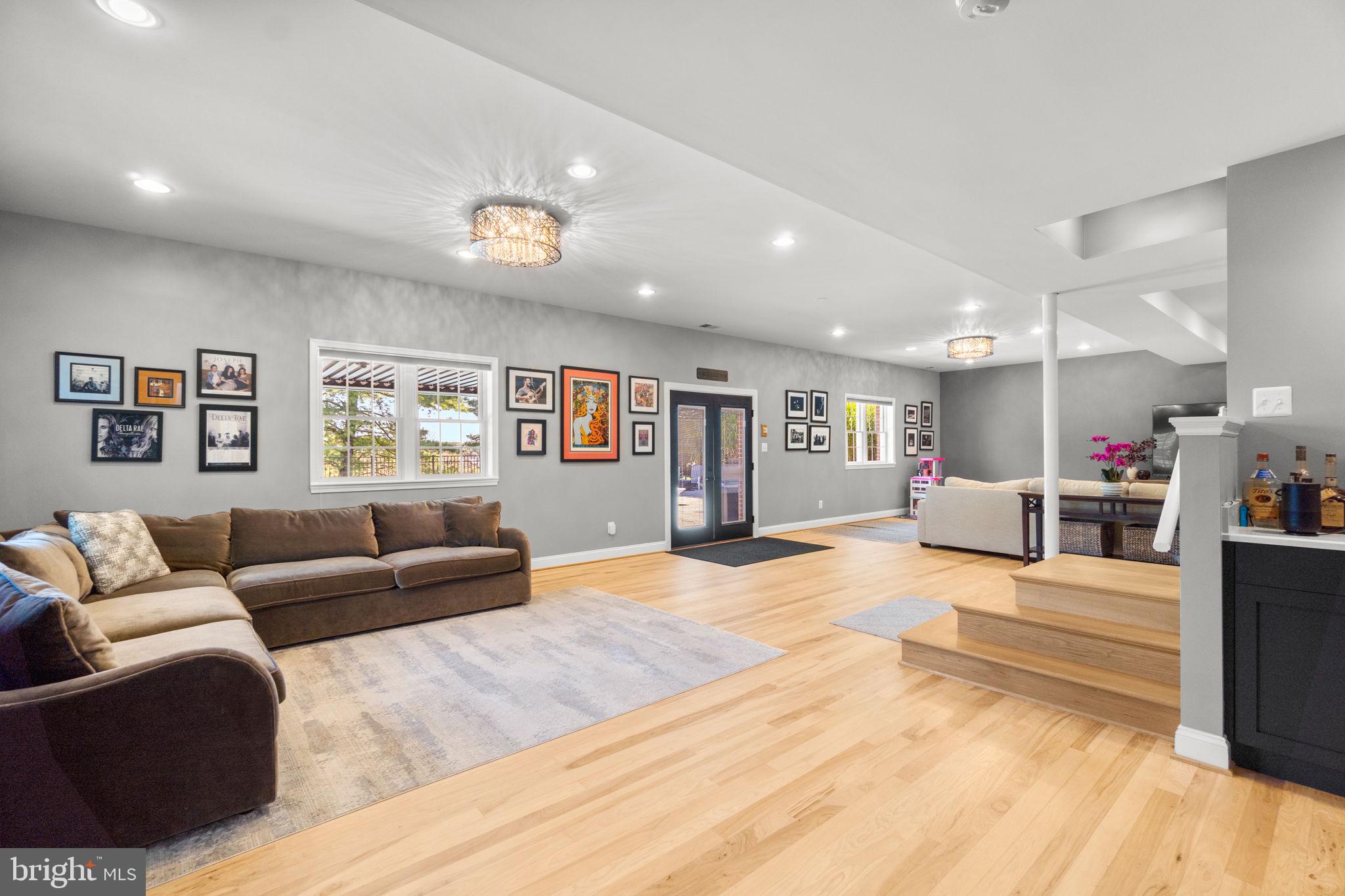 WOLF DEN SPRING - Residential