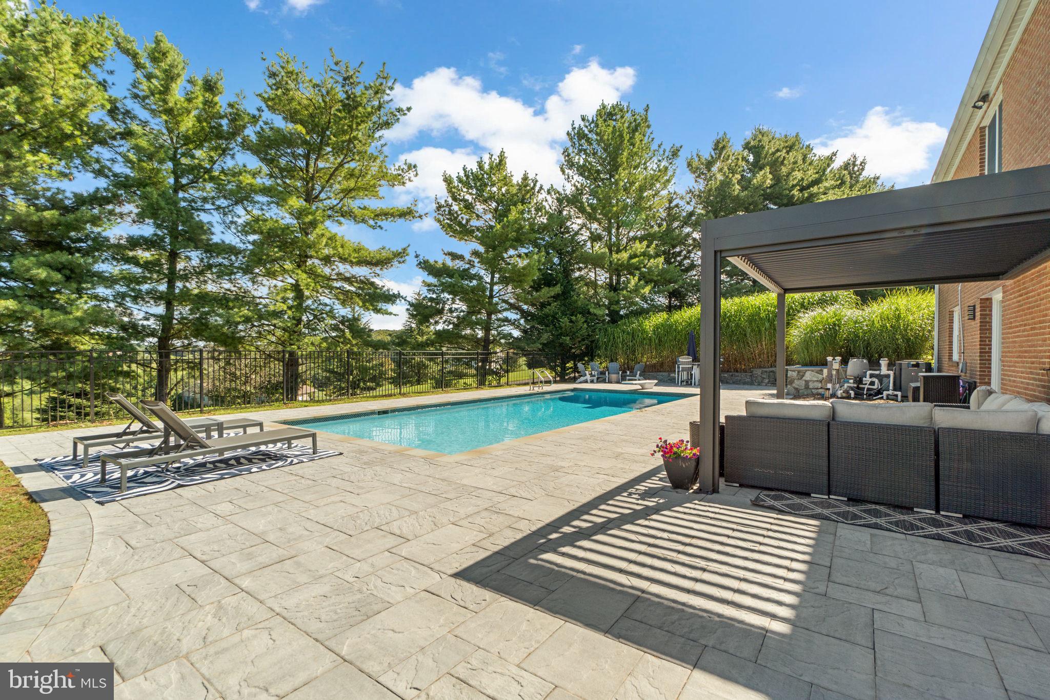 WOLF DEN SPRING - Residential