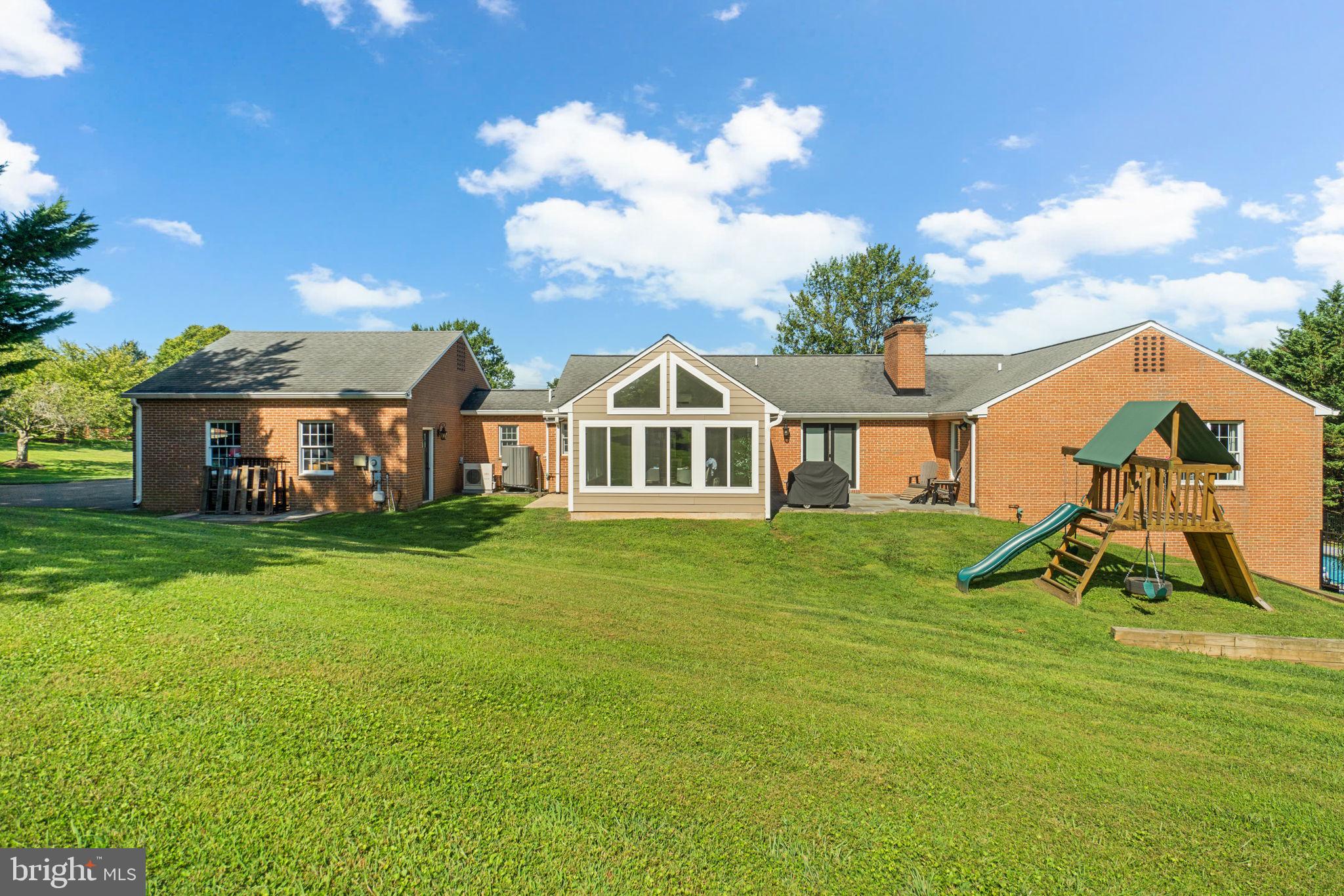 WOLF DEN SPRING - Residential