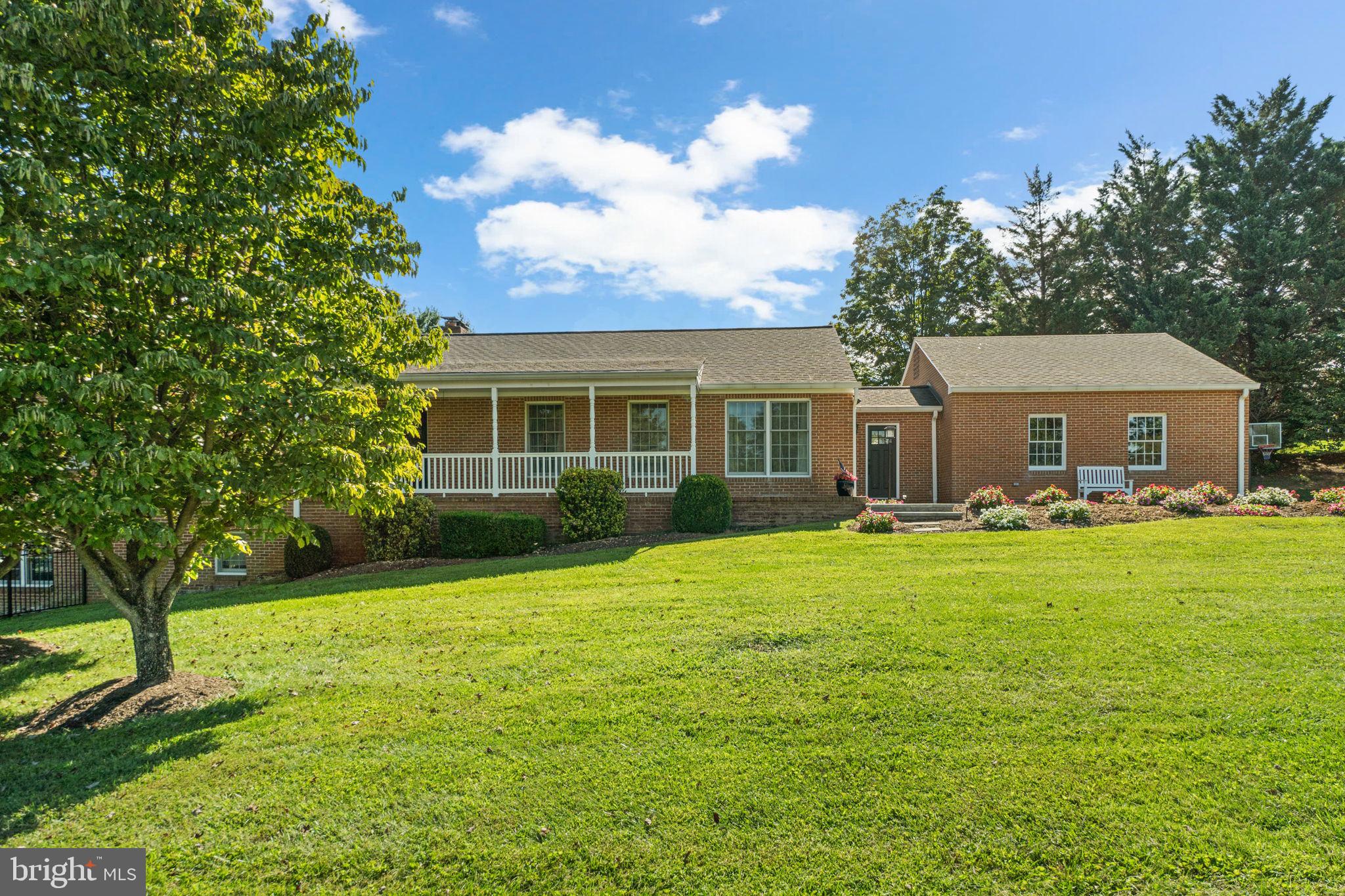 WOLF DEN SPRING - Residential