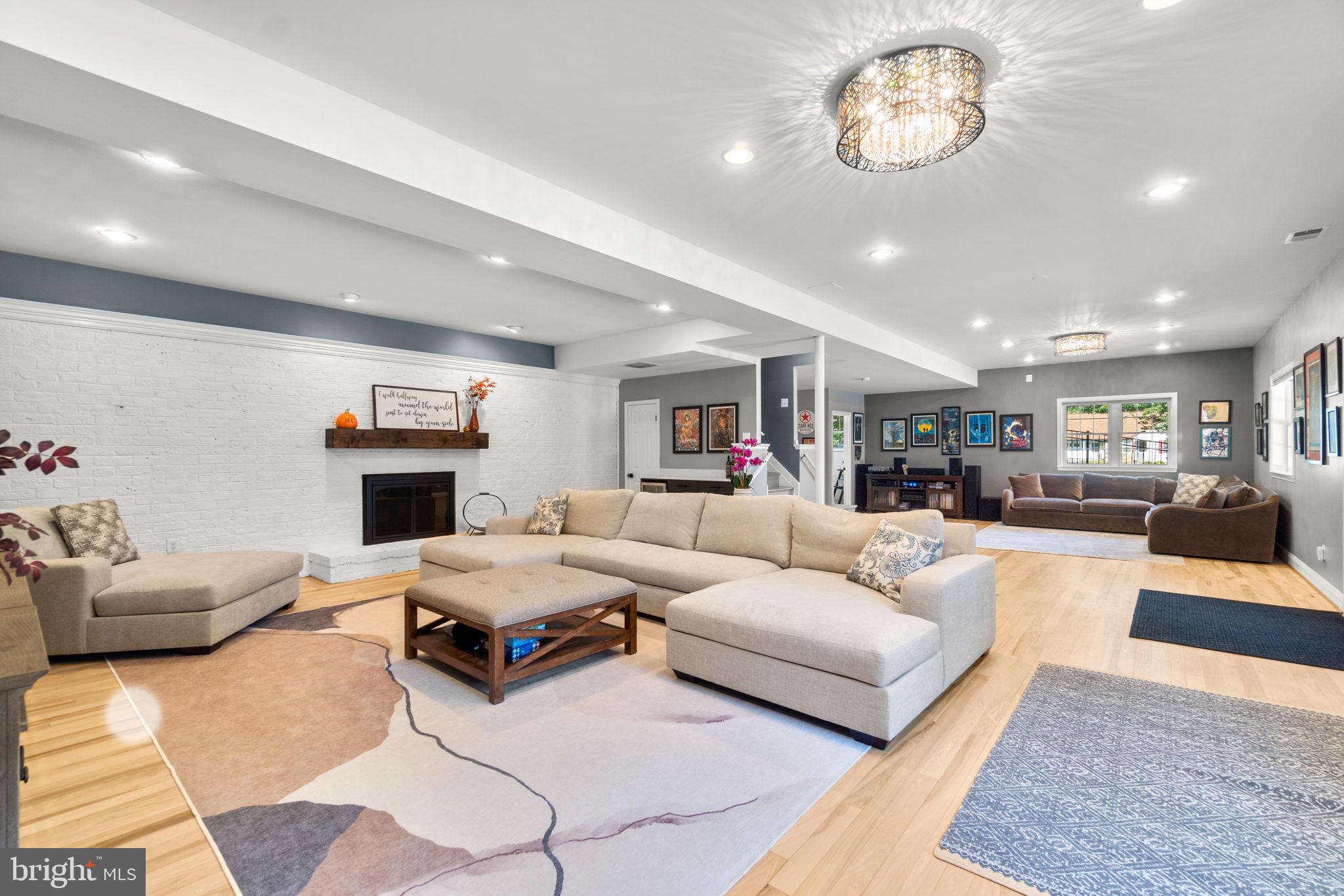 WOLF DEN SPRING - Residential