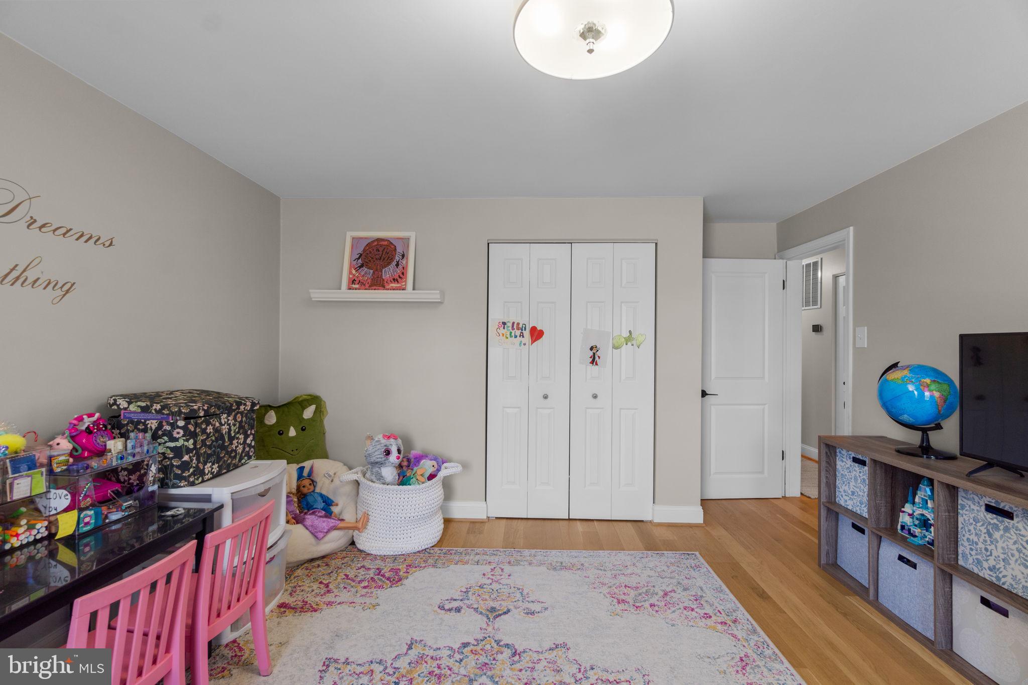 WOLF DEN SPRING - Residential