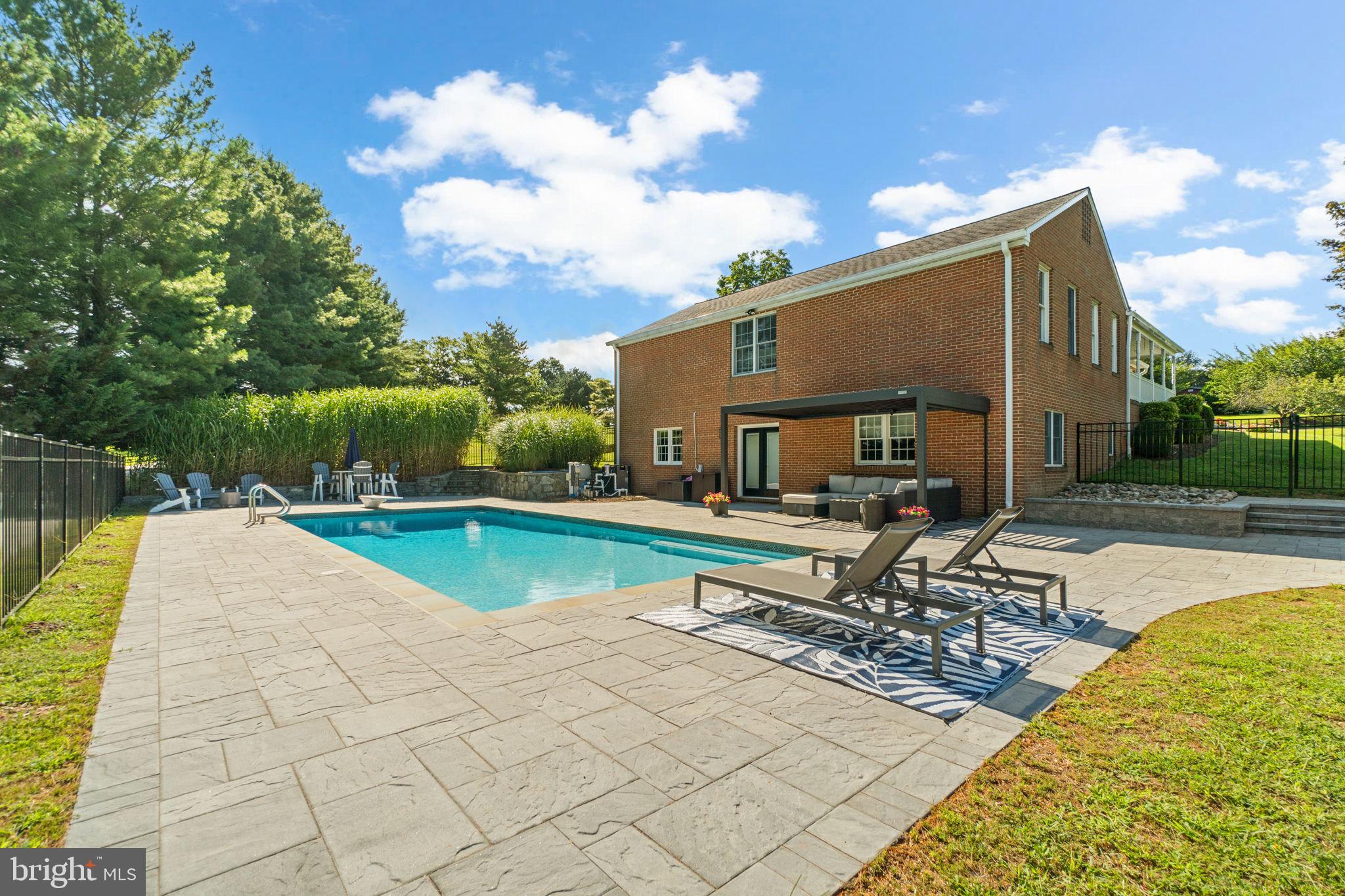 WOLF DEN SPRING - Residential