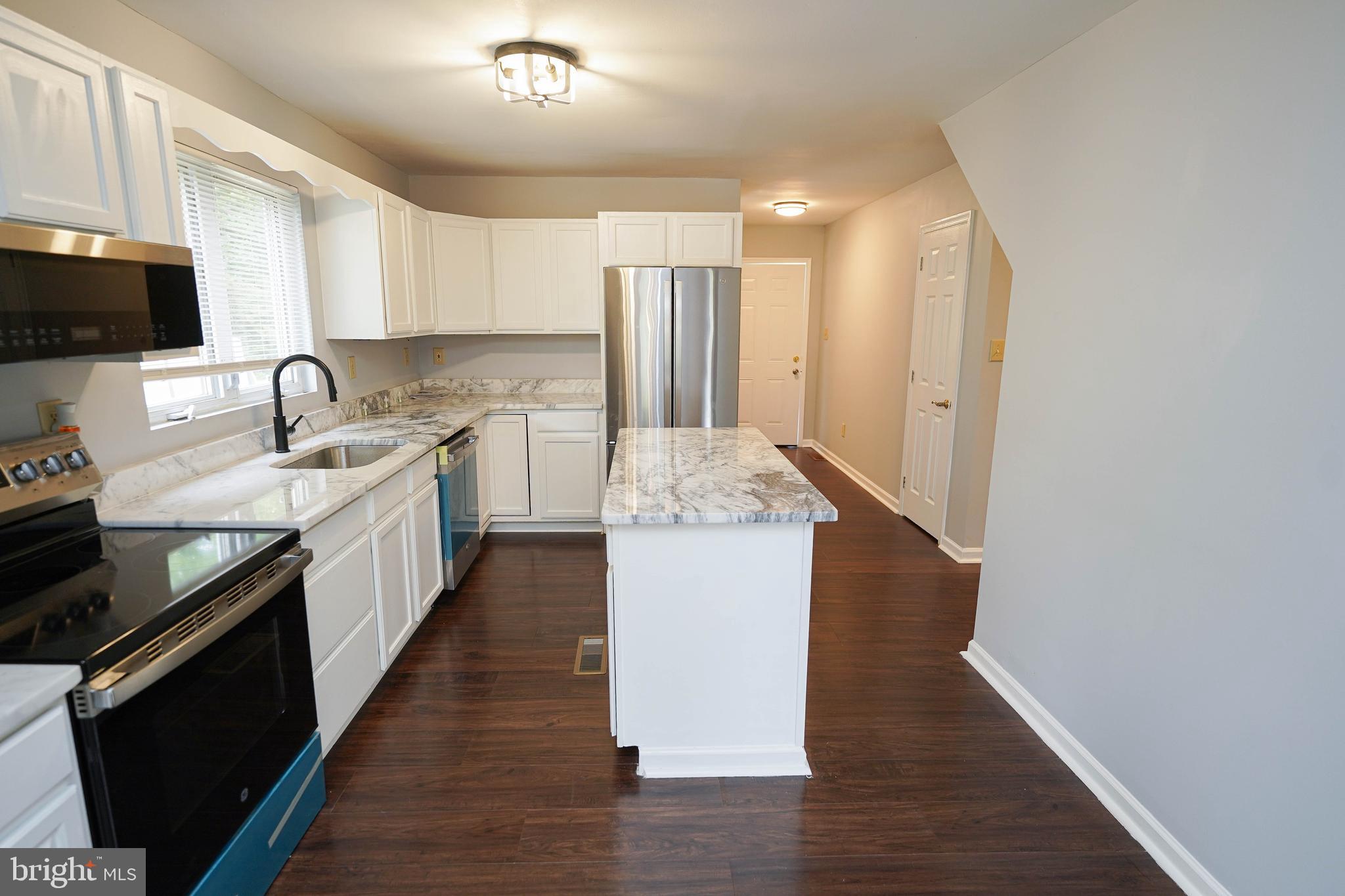 MARTENA MANOR - Residential