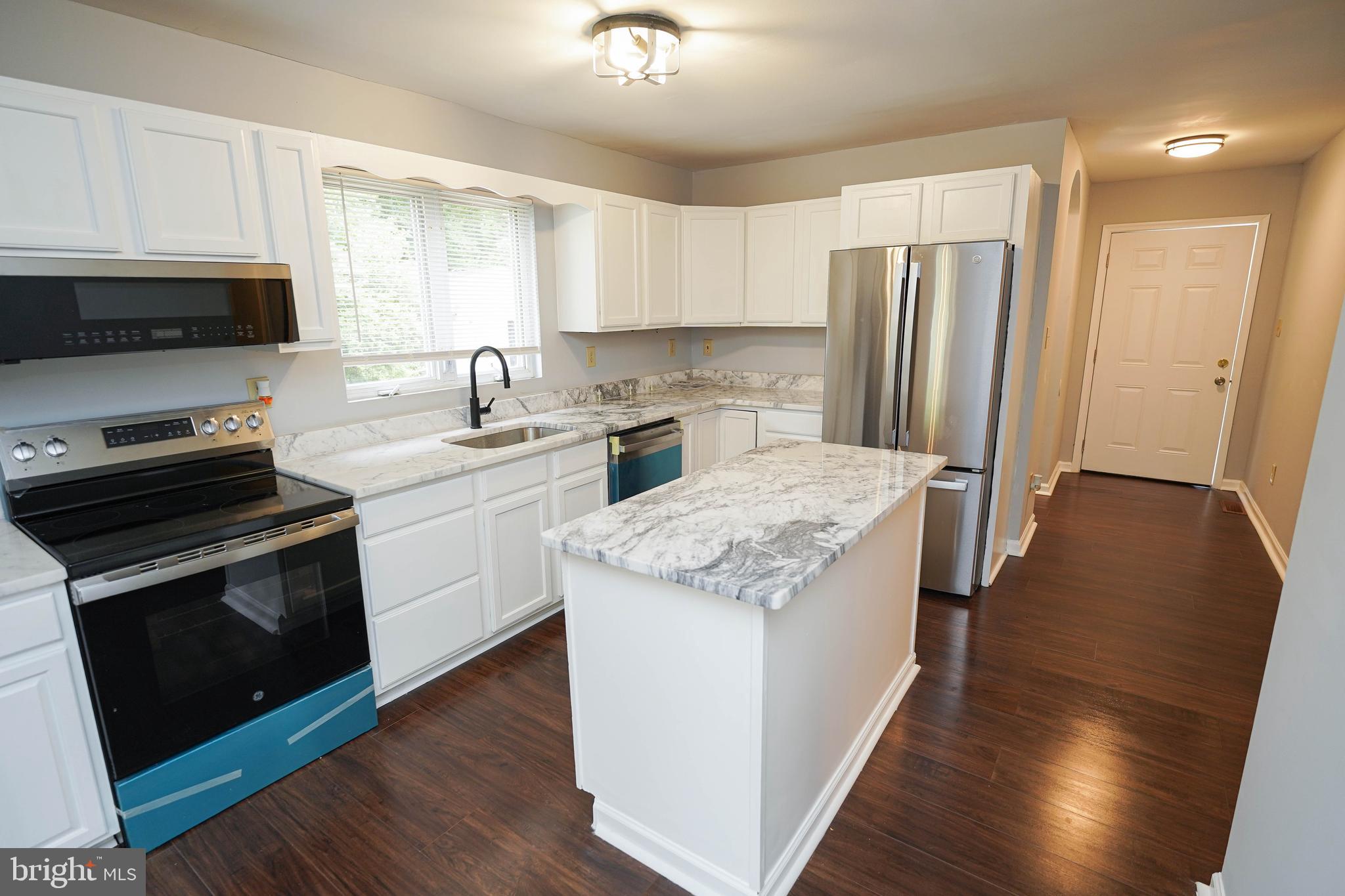 MARTENA MANOR - Residential