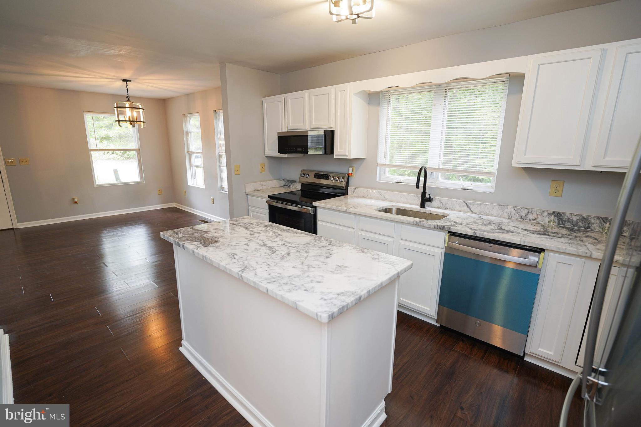 MARTENA MANOR - Residential