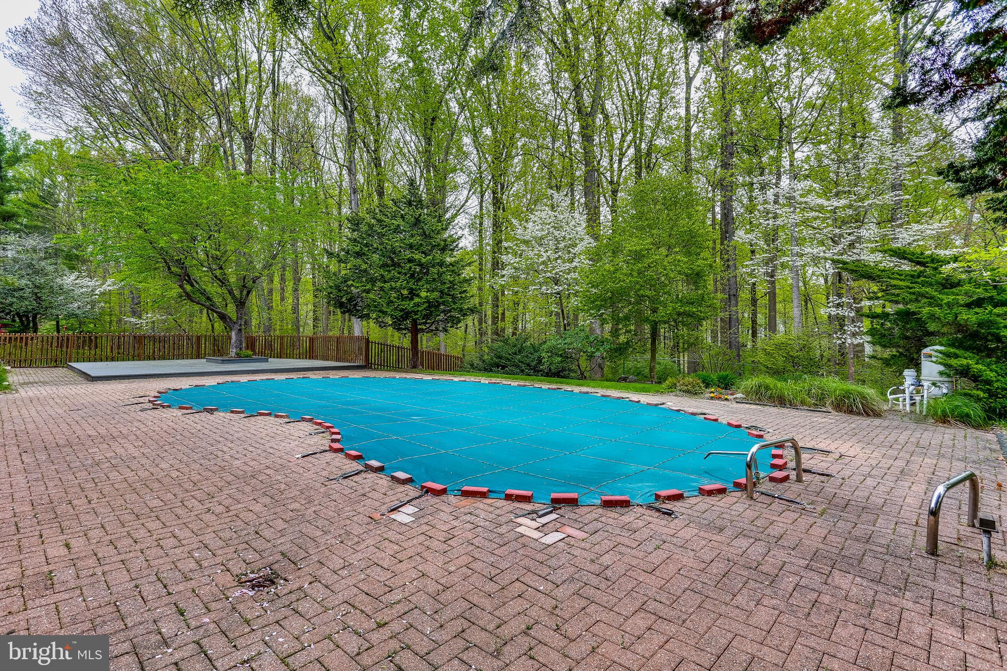 HOBBITS GLEN - Residential