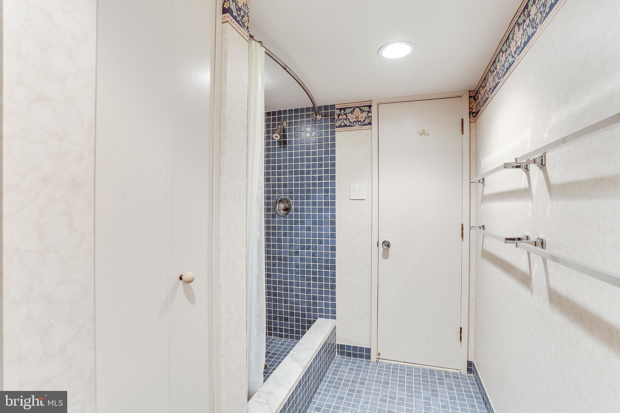 HOBBITS GLEN - Residential