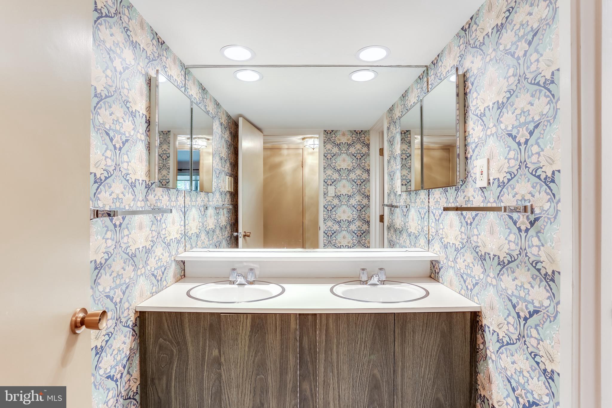 HOBBITS GLEN - Residential