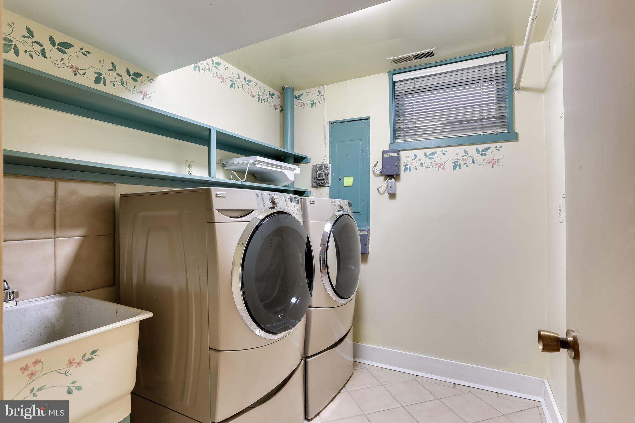 HOBBITS GLEN - Residential