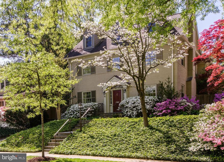 BEAUTIFULLY EXPANDED&RENOVATED TOP TO BOTTOM ON FAVORITE TOWN BLOCK.JUST UNDER 5K SF ON 4 LEVELS W/GENEROUS ROOMS THROUGHOUT.LR W/FP,DR,CHEF'S KIT W/BKFST BAR PLUS TABLE AREA ADJACENT TO BIG FAM RM W/FP.4 BRS+3FBS & LAUNDRY ON 2ND-FAB MASTER SUITE W/GORGEOUS BA&2 WALK-IN CLOSETS.THIRD LEV BR+PLAY/OFFICE AREA.LOWER LEV REC RM+FB.BEAUT GARDENS&PATIO.DET GARAGE.BETH/METRO/LELAND CTR.AN A+!