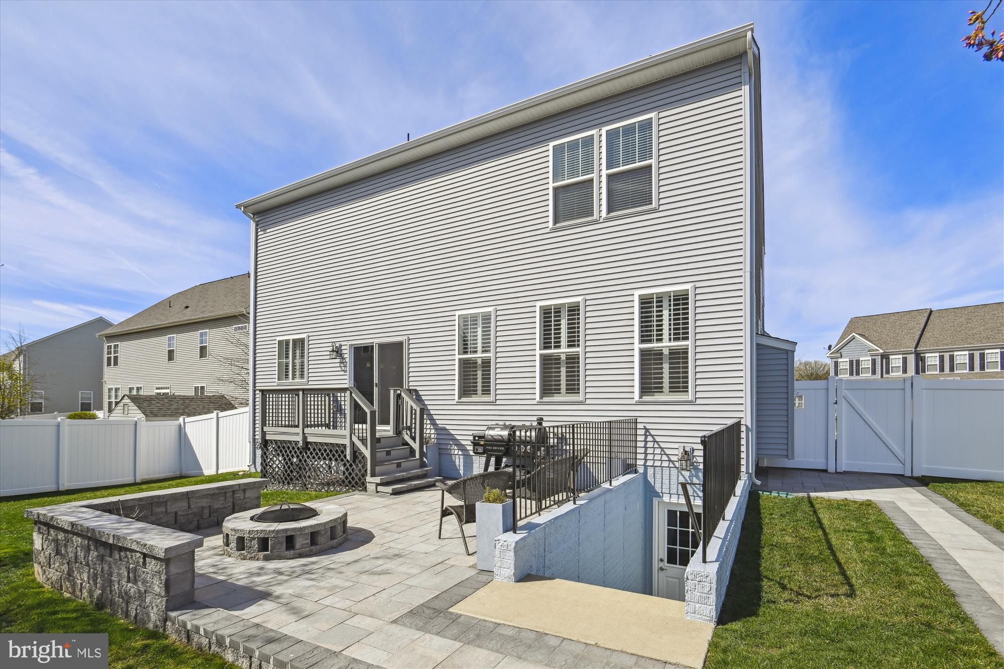 THE ESTATES AT BRADLEY SQUARE - Residential