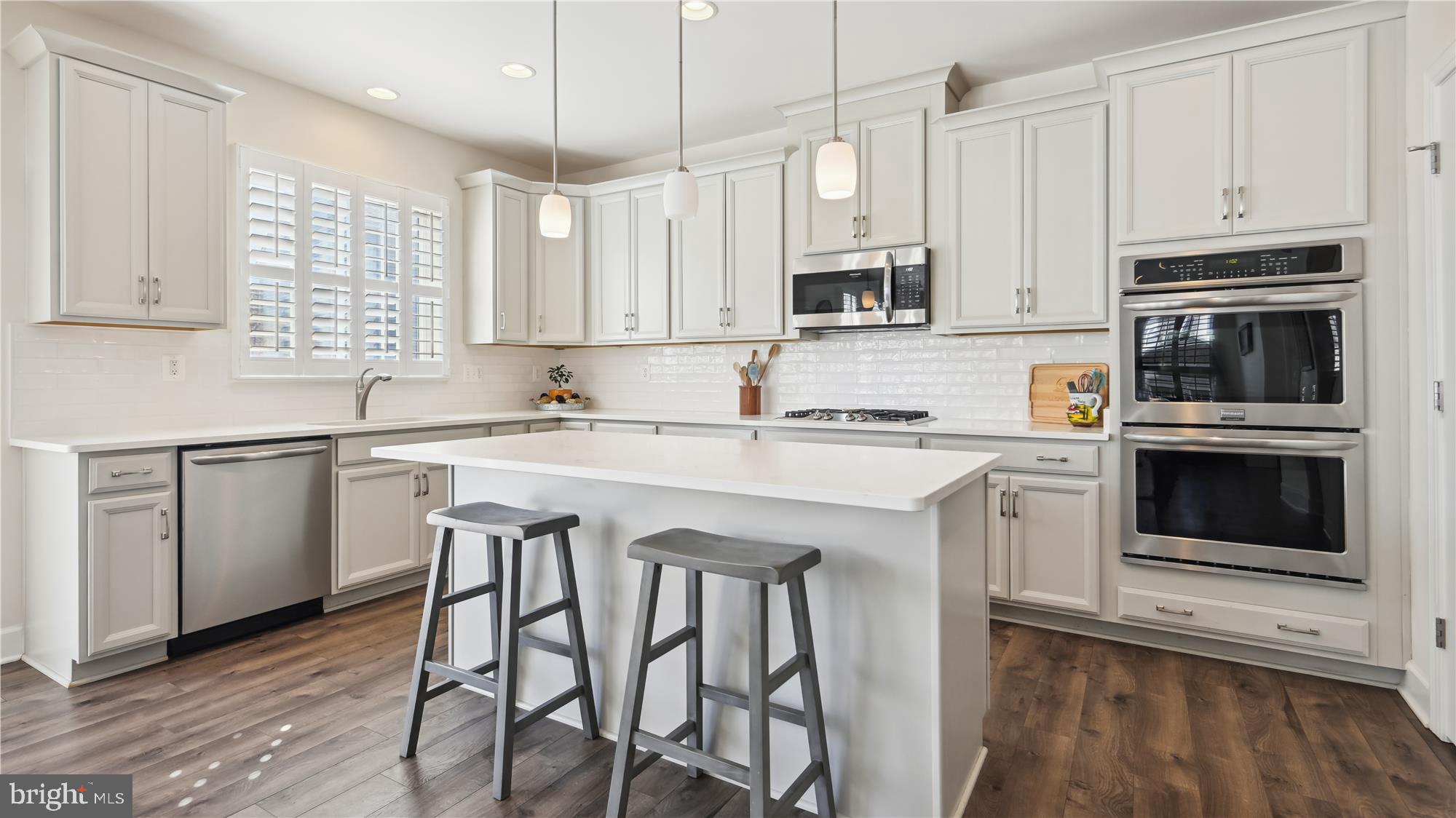 THE ESTATES AT BRADLEY SQUARE - Residential