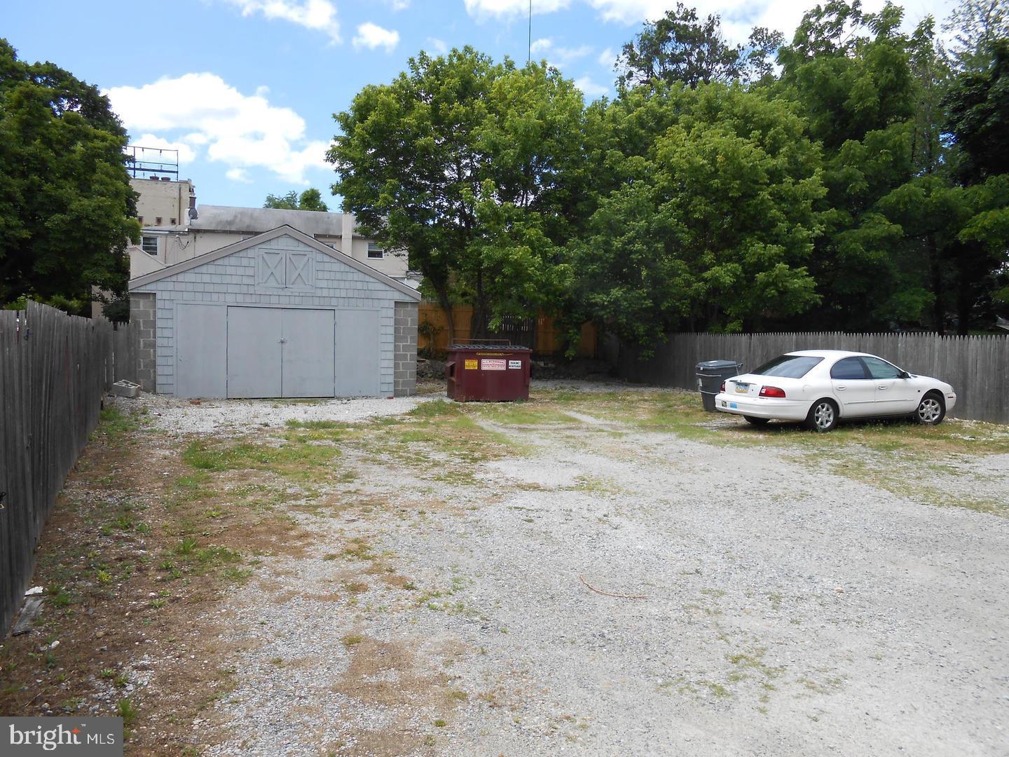 PAOLI GARDENS - Commercial Sale