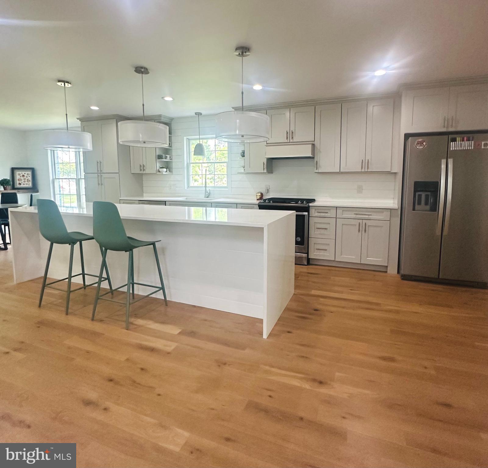 768 LEXINGTON AVENUE