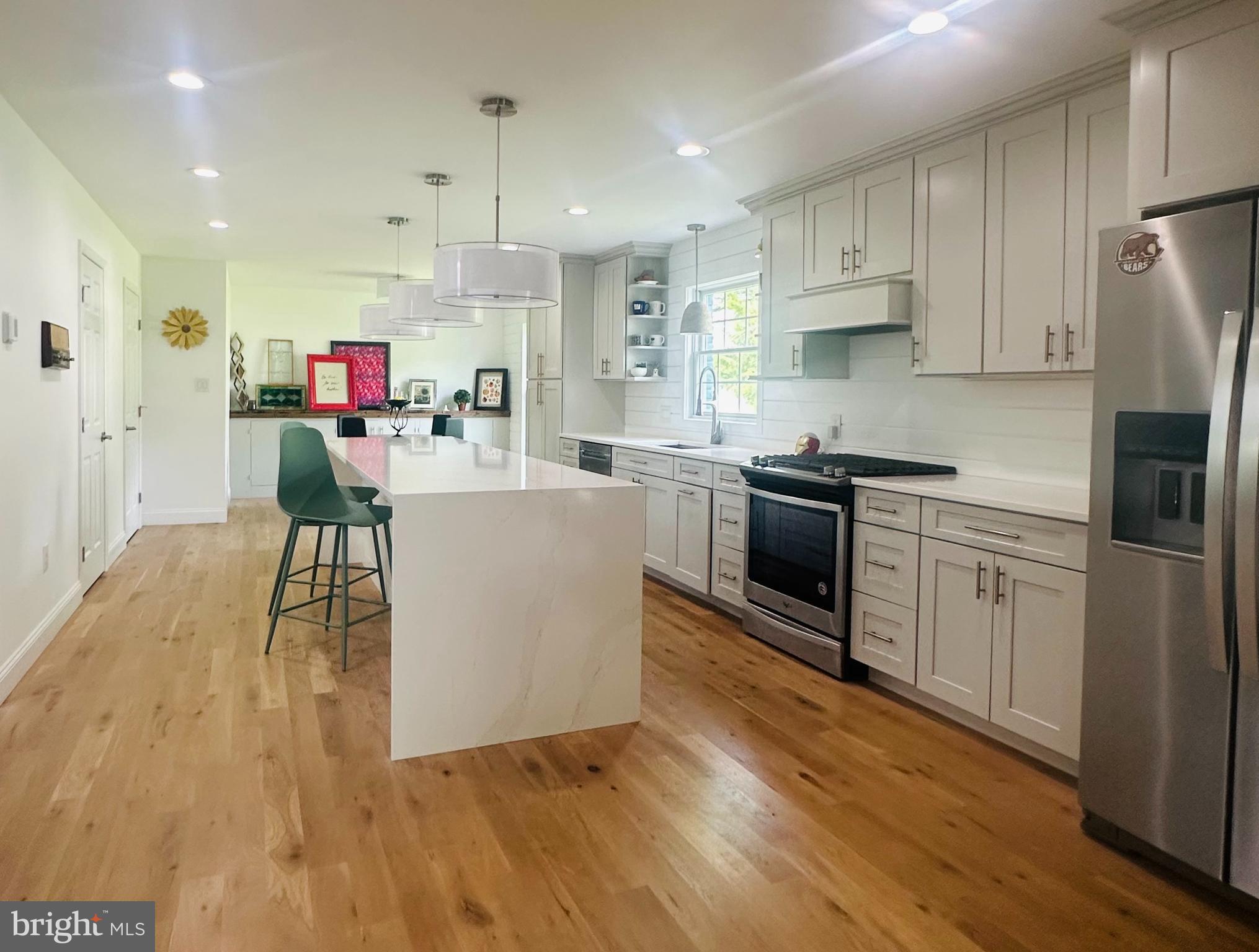 768 LEXINGTON AVENUE