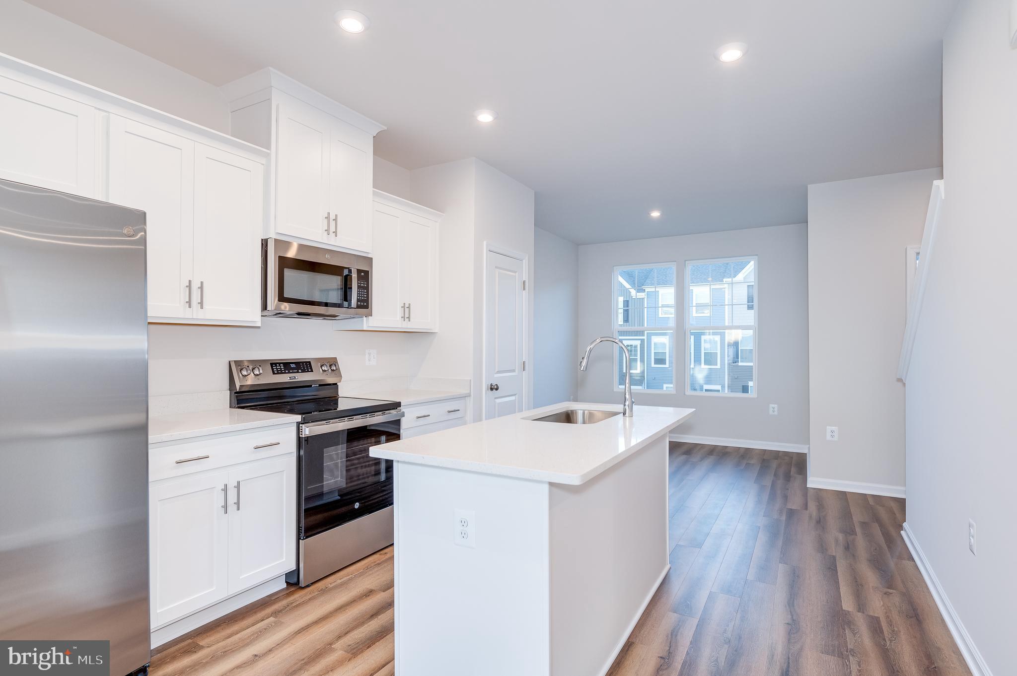 PRESIDENTS POINTE - Residential Lease