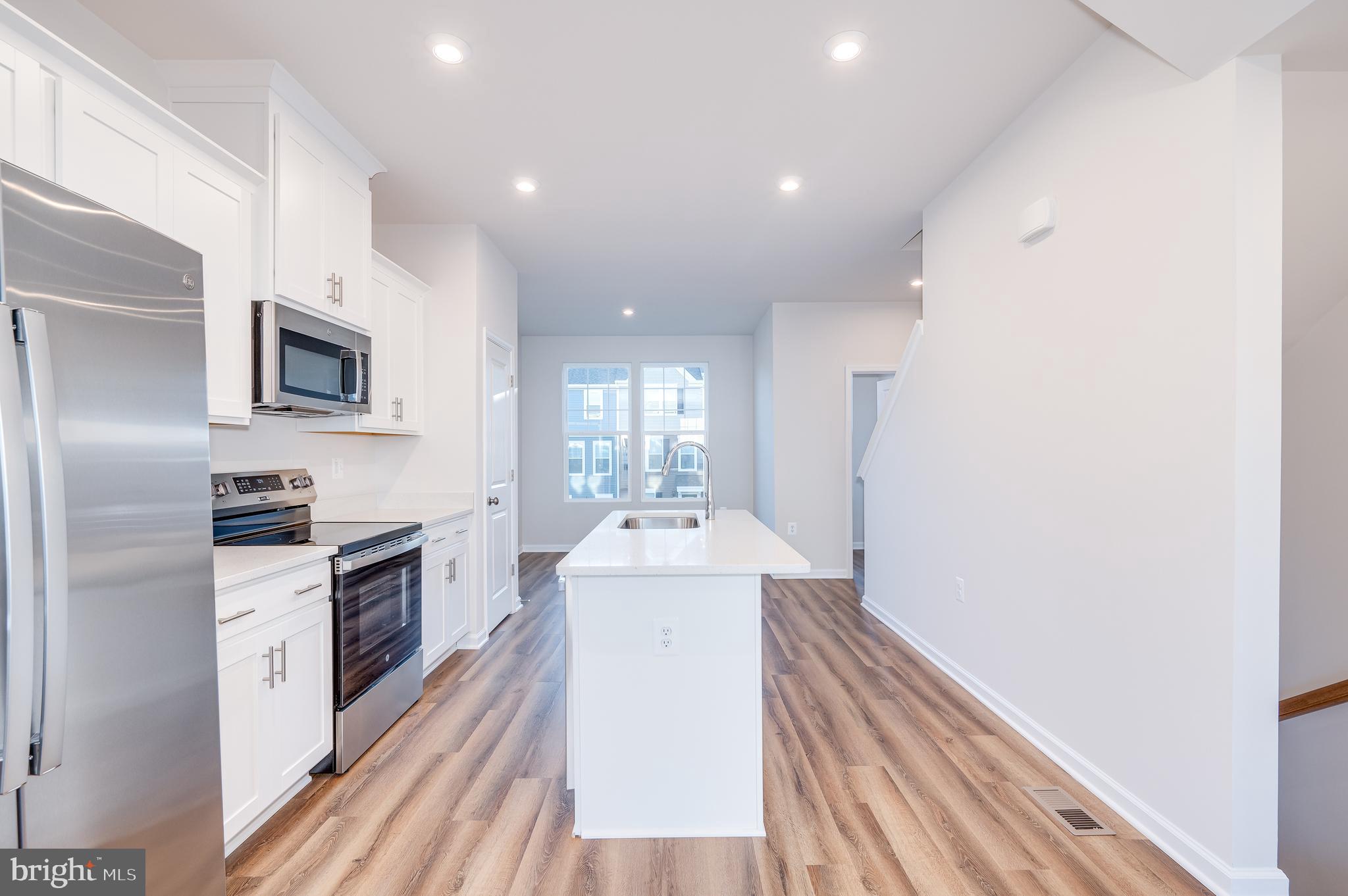 PRESIDENTS POINTE - Residential Lease