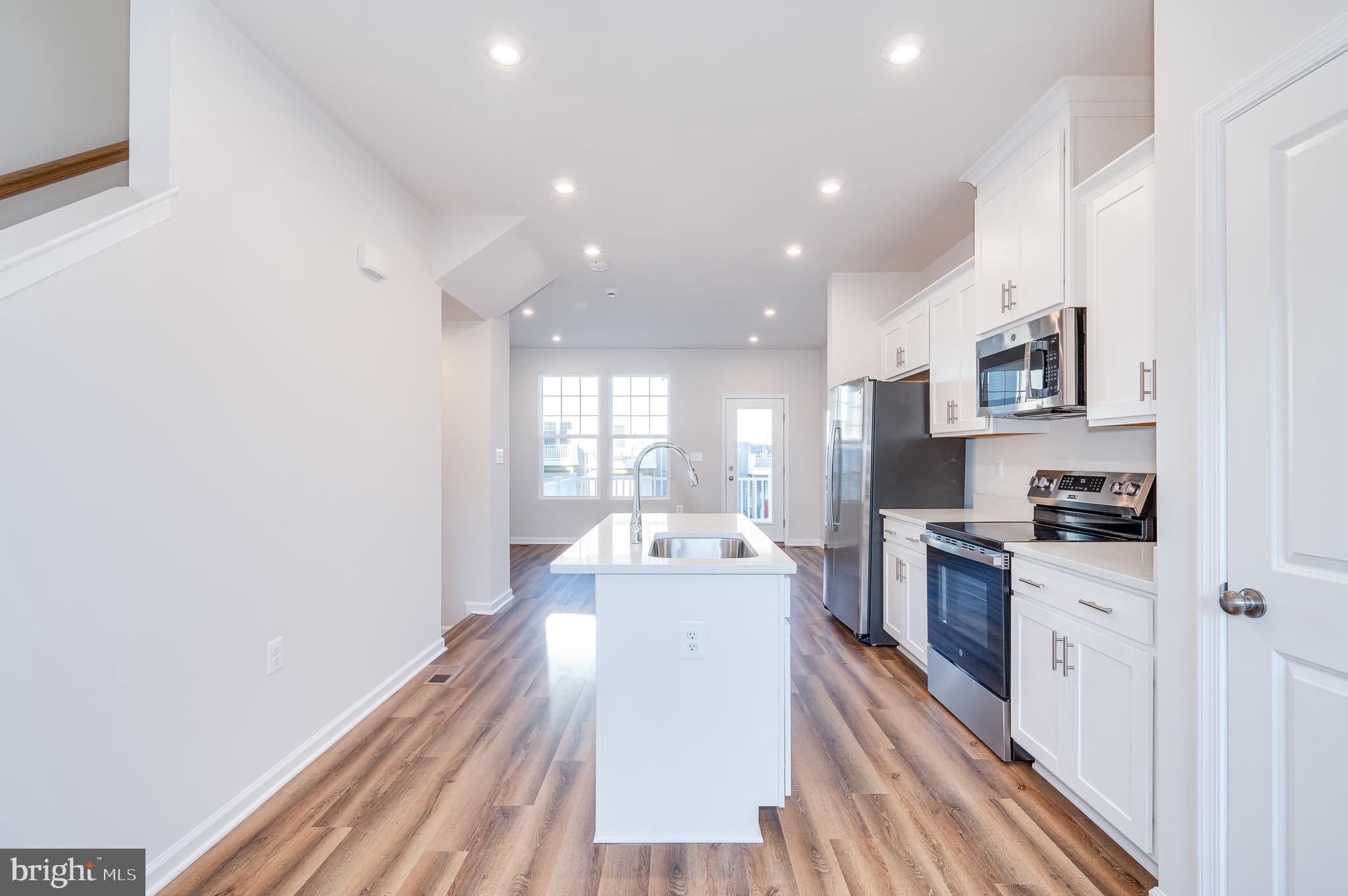 PRESIDENTS POINTE - Residential Lease