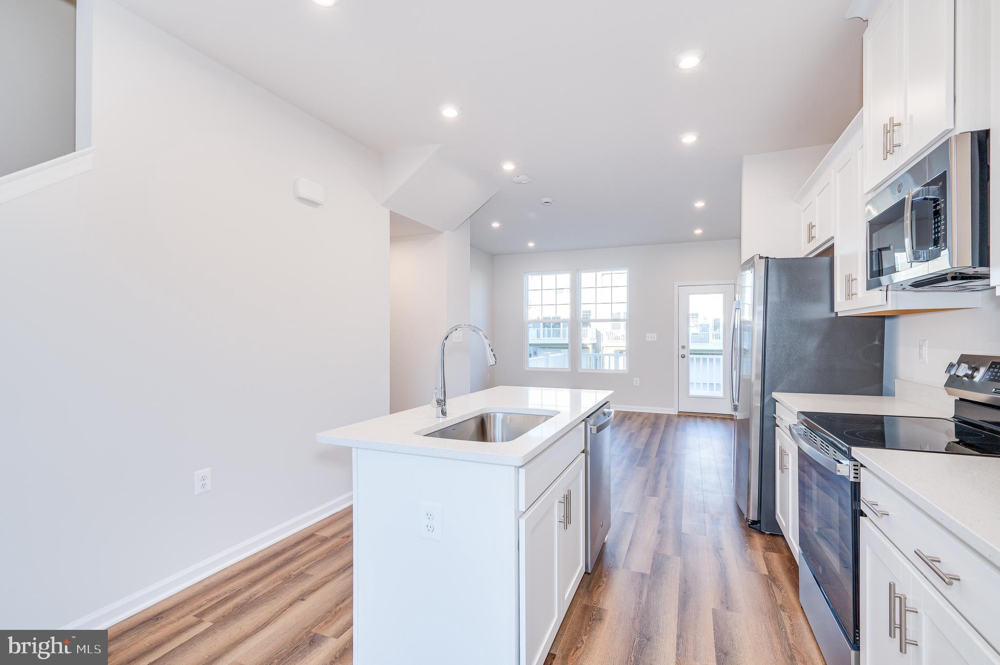 PRESIDENTS POINTE - Residential Lease