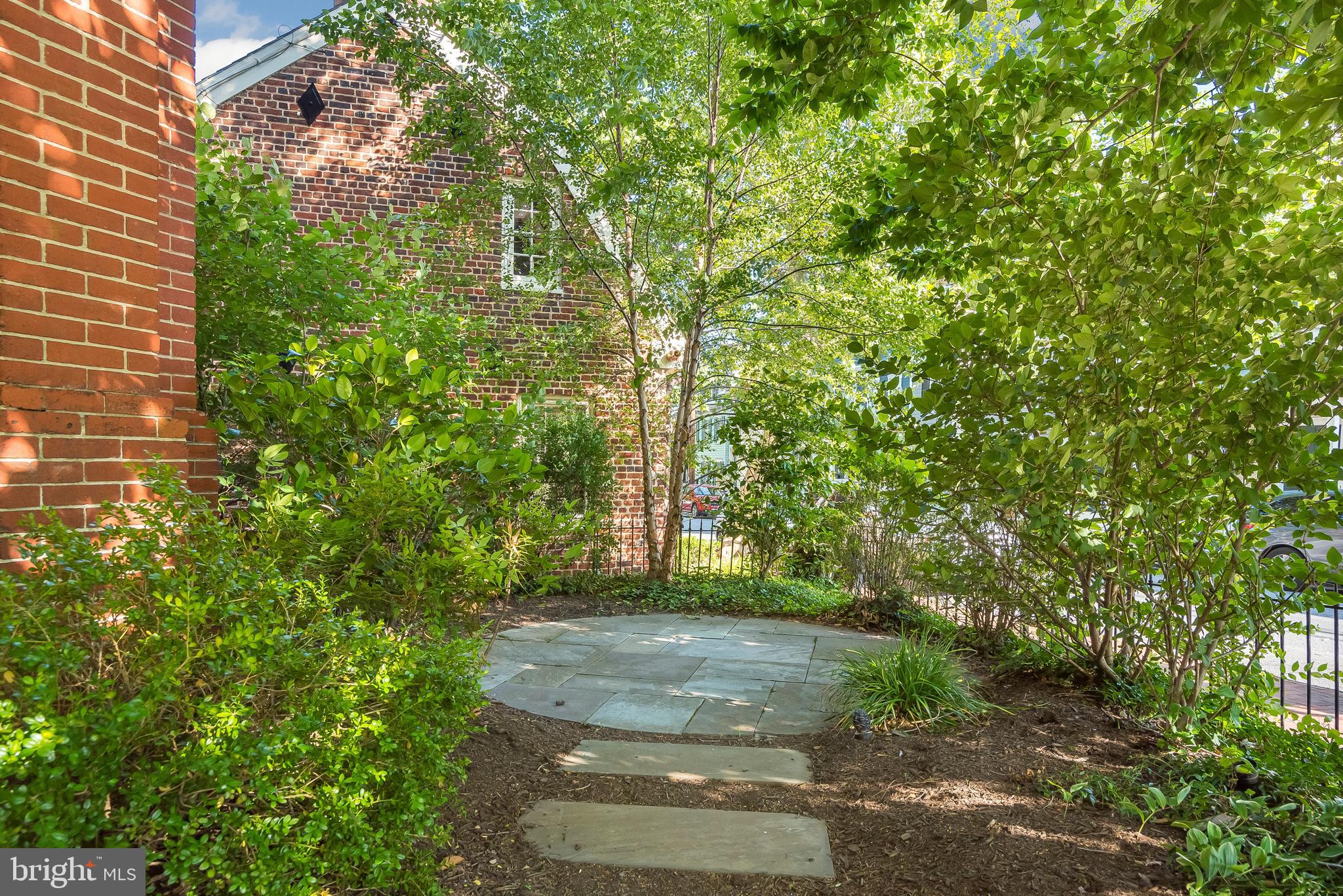 HISTORIC DISTRICT - Residential Lease